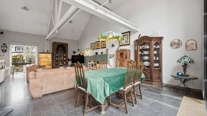 Landhuis van 269m² op 15 are met praktijkruimte/kantoor of kangoeroewoning foto 3