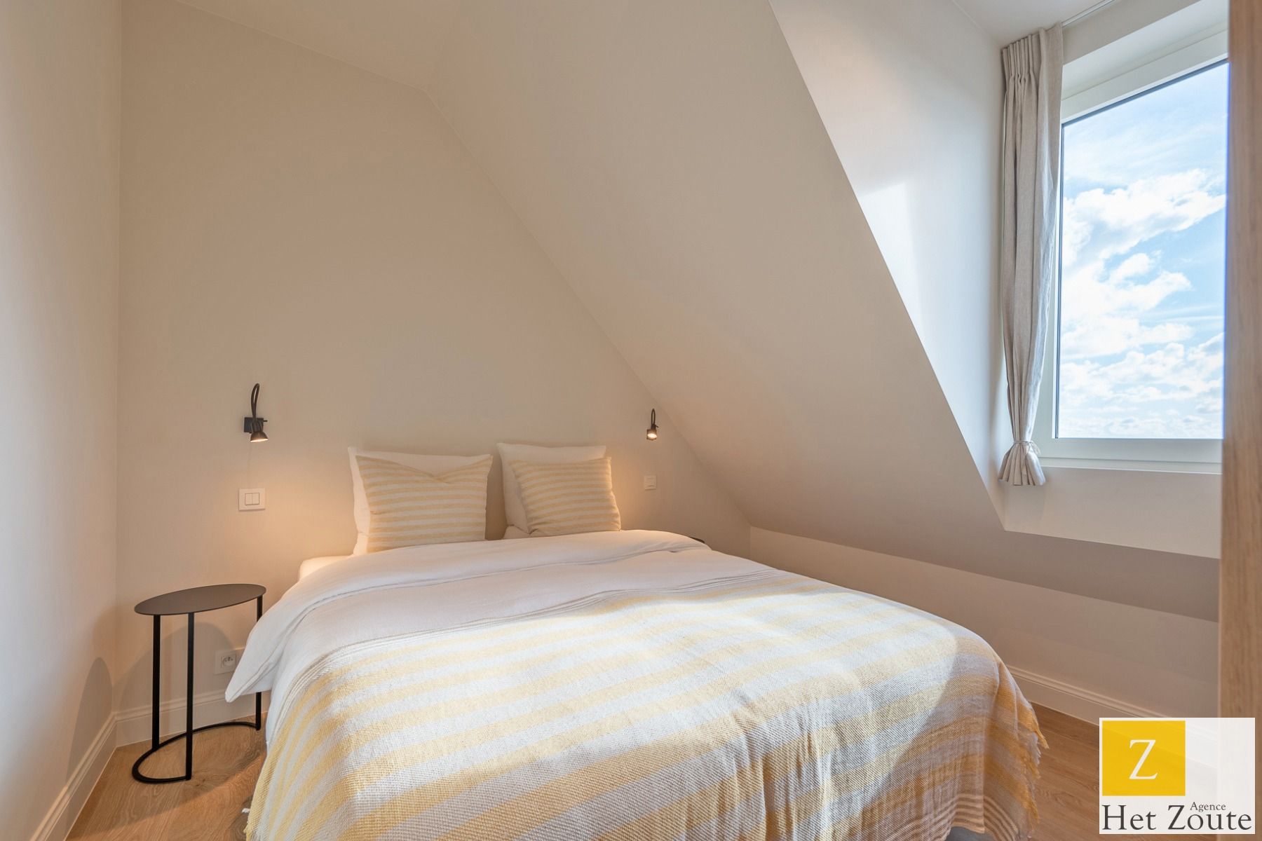 Nieuwbouw penthouse met terras - zicht op approach en zee foto 14