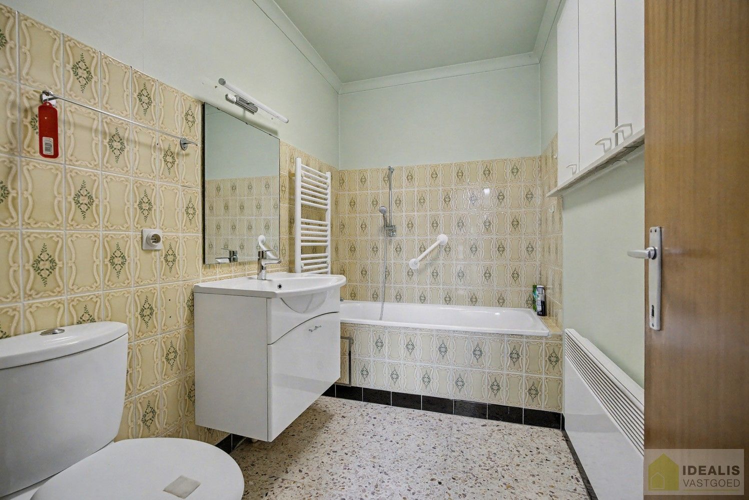 IDEALIS VASTGOED - Nabij het groen gelegen woning met een bewoonbare oppervlakte van + -125m² op een perceel van 7a59ca! Het betreft een zeer centraal gelegen woning t.o.v. grote steden als Leuven, Brussel, Antwerpen en Hasselt die vlot bereikbaar zijn door de nabijheid van de E313 en E314. Uitermate geschikt voor kandidaten op zoek naar een te renoveren woning in de groene omgeving van Linkhout!! foto 12