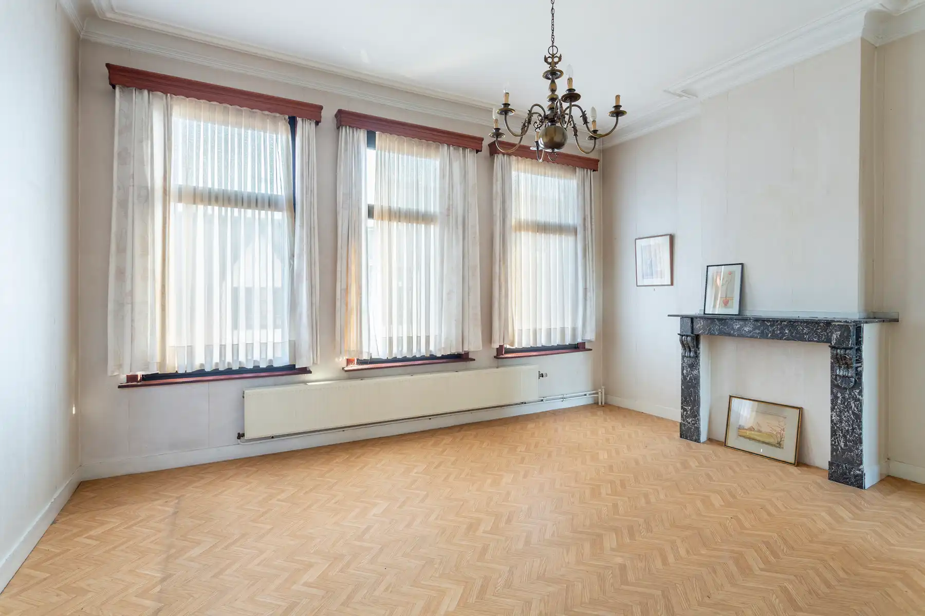 Te renoveren herenwoning met ruime tuin in Zurenborg foto 12