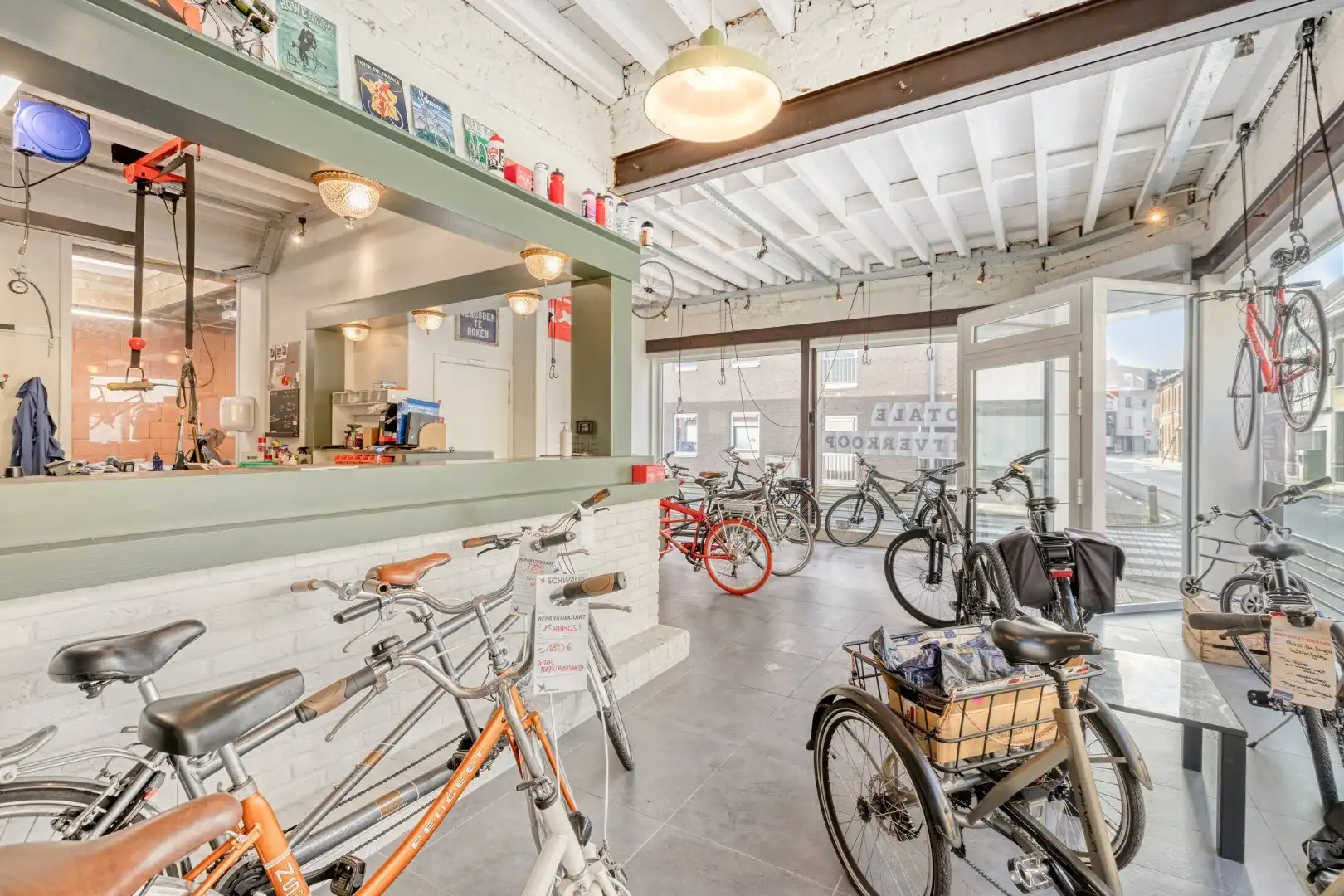 Commercieel pand met verder af te werken appartement en garage op topligging! foto 7