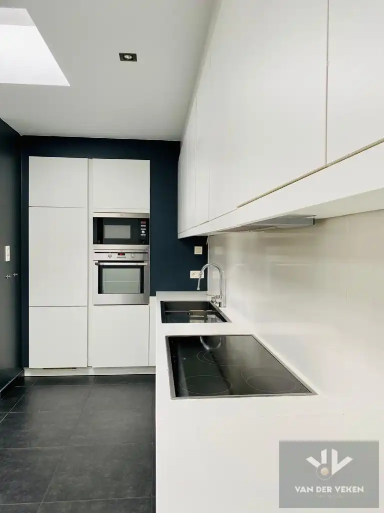 Ruime woning met 4 slaapkamers en 2 badkamers foto 2
