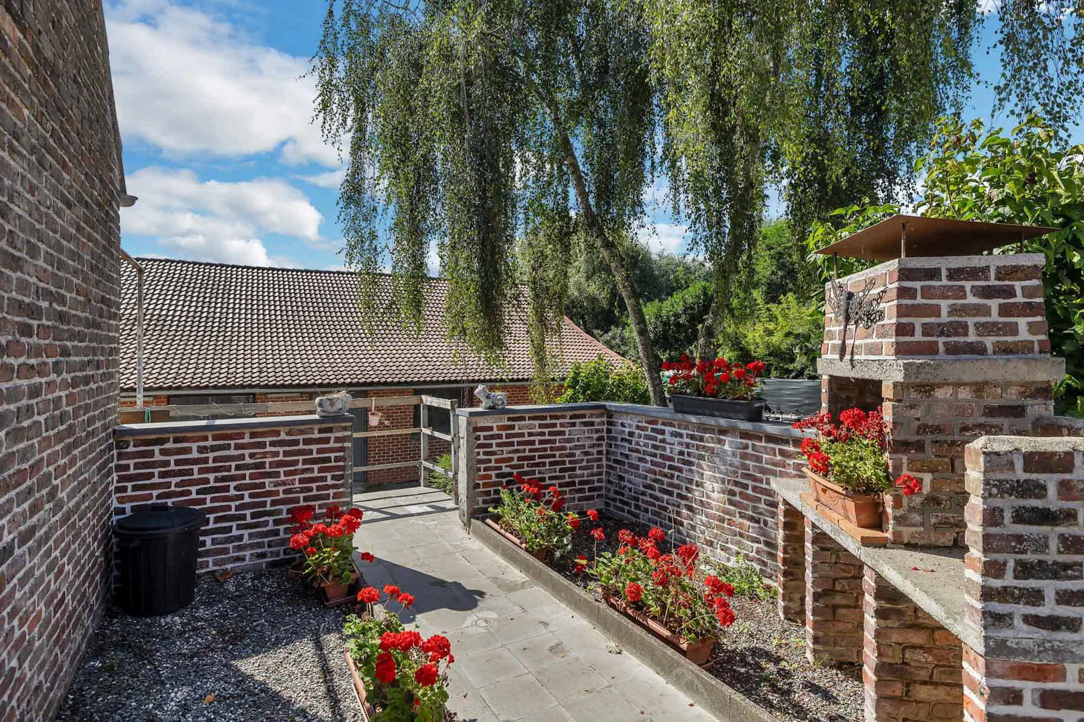 Uitzonderlijke woning met 5 slaapkamers  volledig onderkelderd foto 4