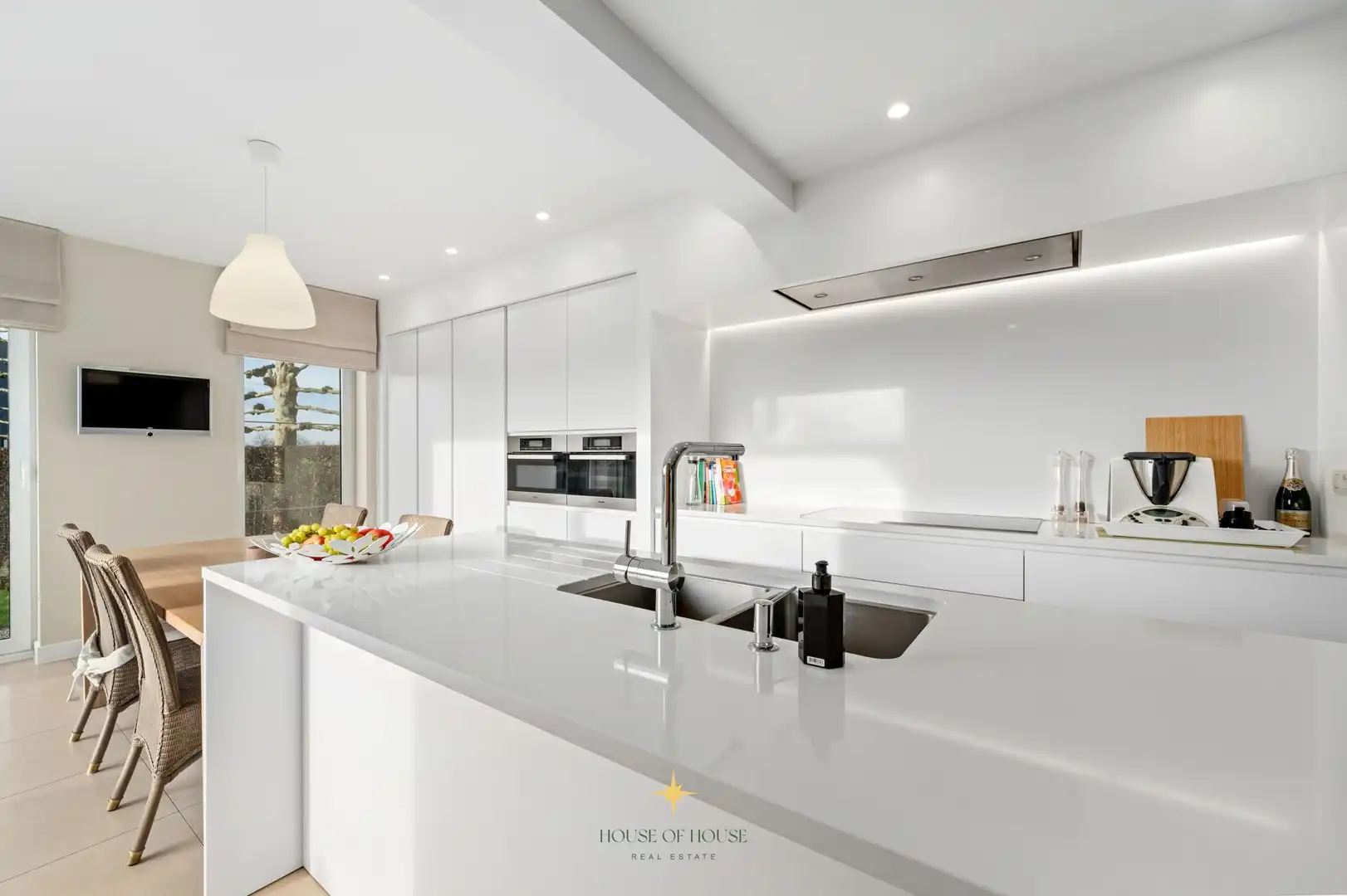 Prachtige villa met loods en serrecomplex op ± 2 HA te Laarne zonder bedrijfsovername foto 13