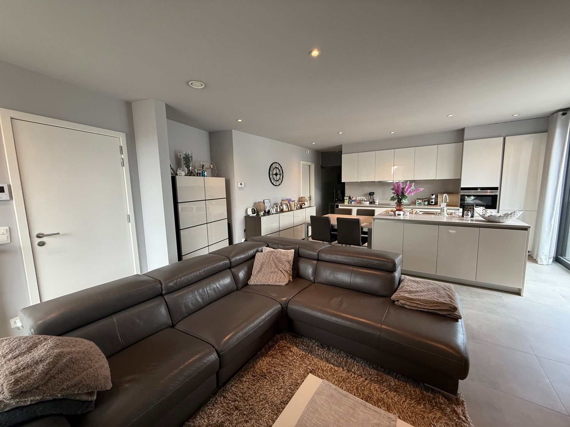 LIEDEKERKE - Luxueus appartement met staanplaats. foto 3