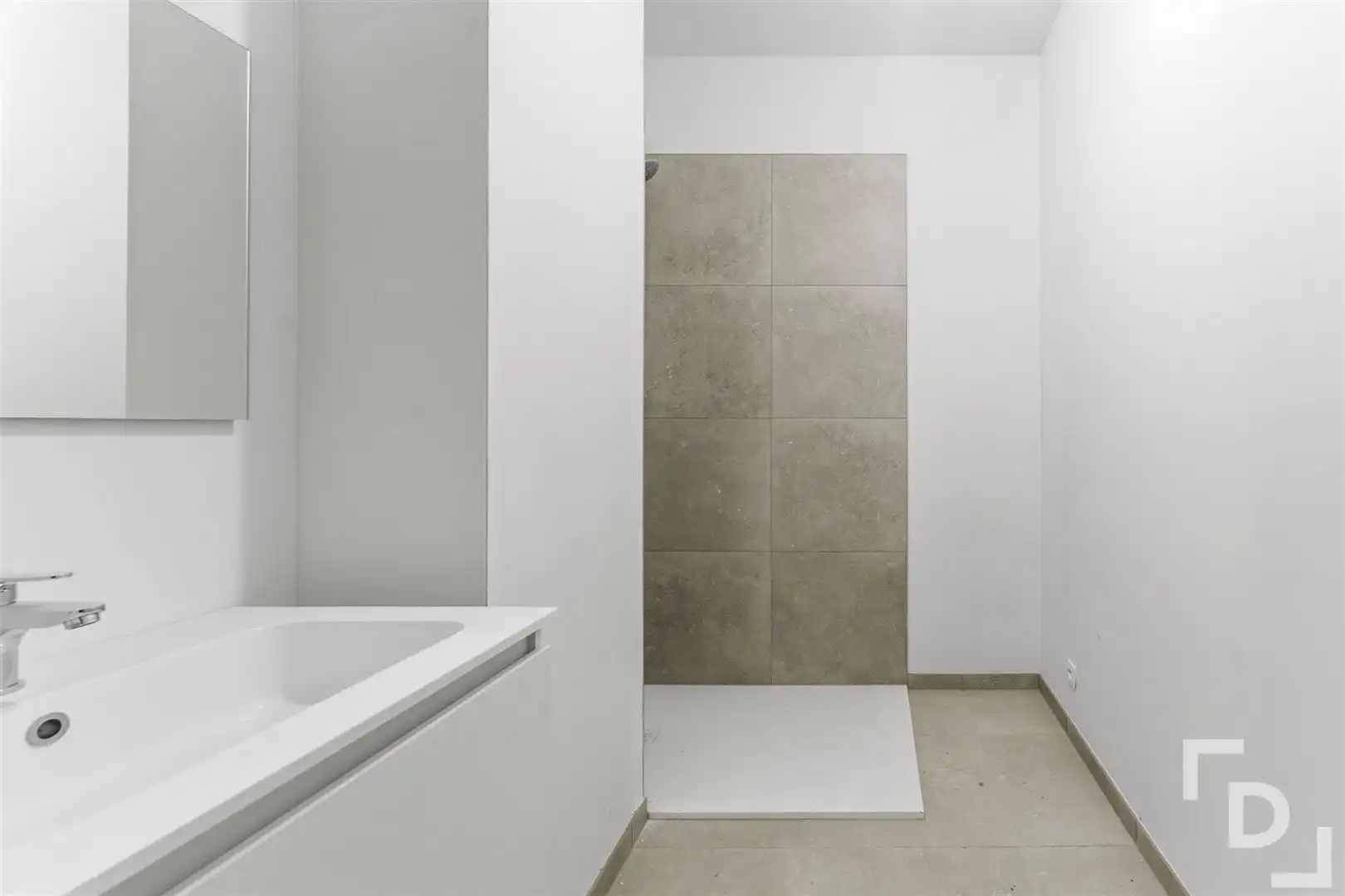 Instapklare nieuwbouwappartement te koop op toplocatie in centrum Ieper. foto 13