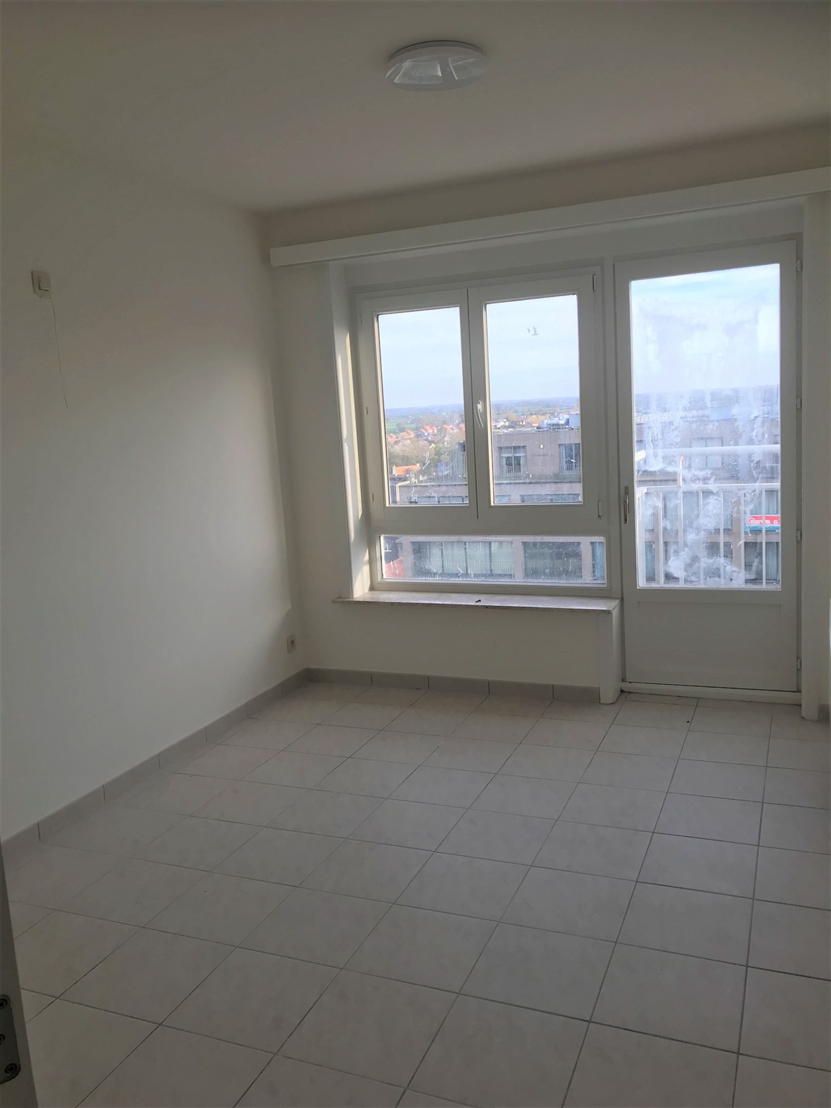 Ongemeubeld appartement met zeezicht foto 5