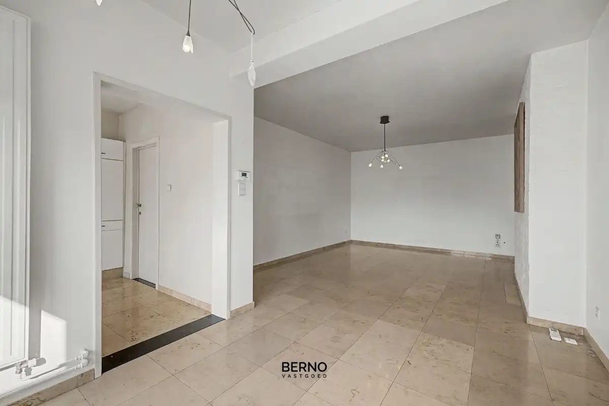 Rijwoning met ruime garage en zongerichte tuin. foto 7