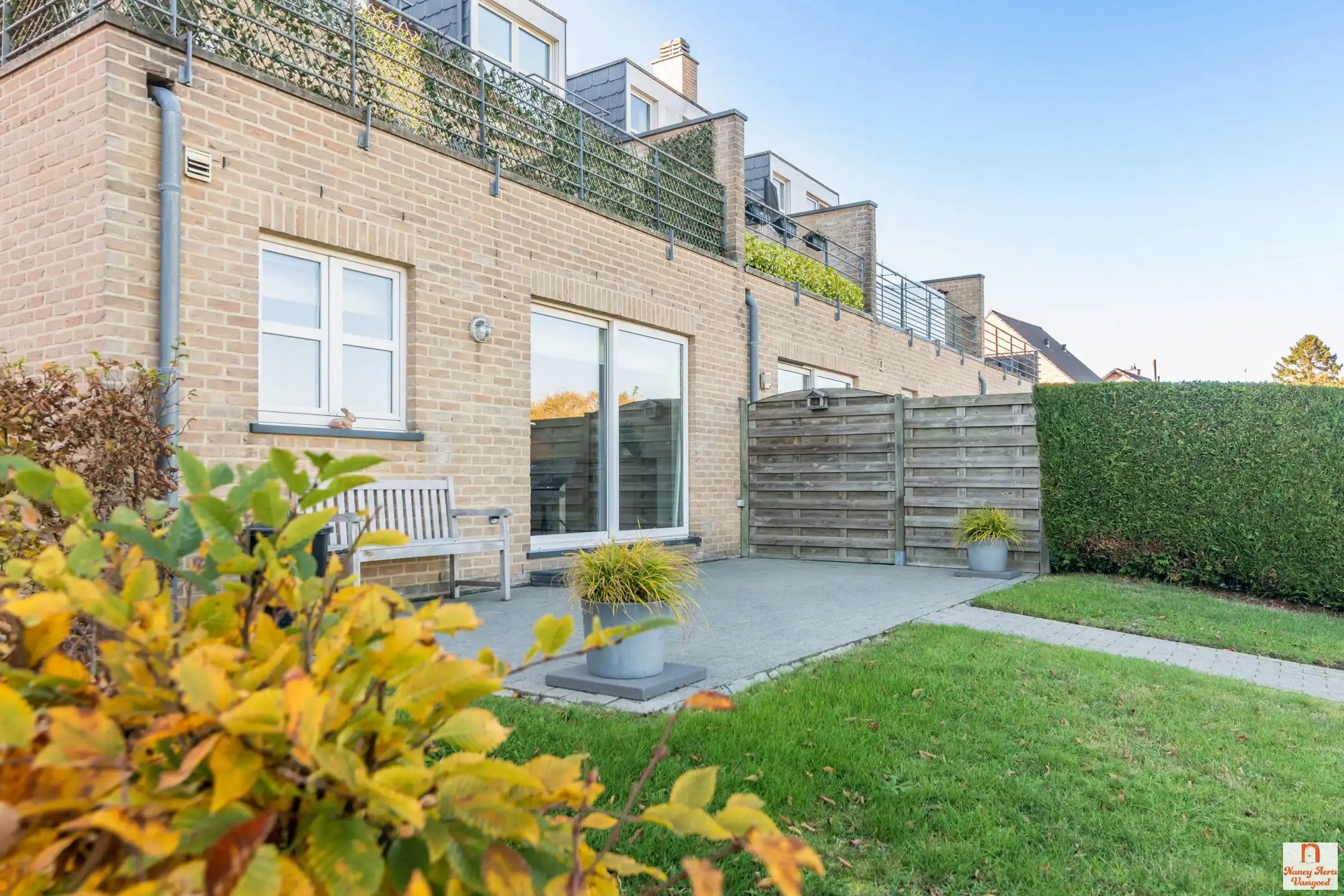 Gelijkvloers appartement met aparte ingang en privétuin foto {{pictureIndex}}