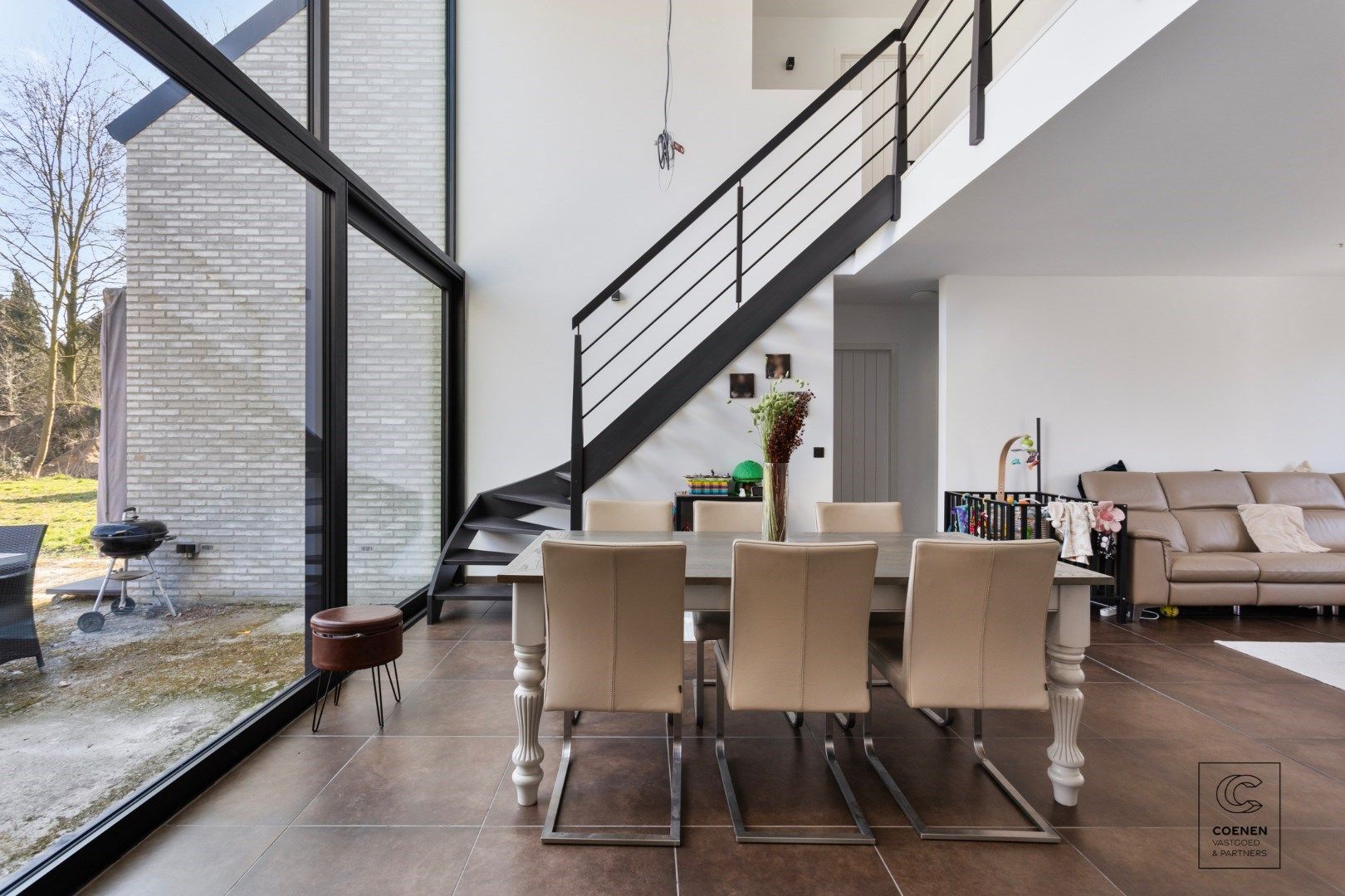 Prachtige villa met bew. opp. van 258m², 5 slpk's en dat op een uiterst rustige locatie te Brecht! foto 5