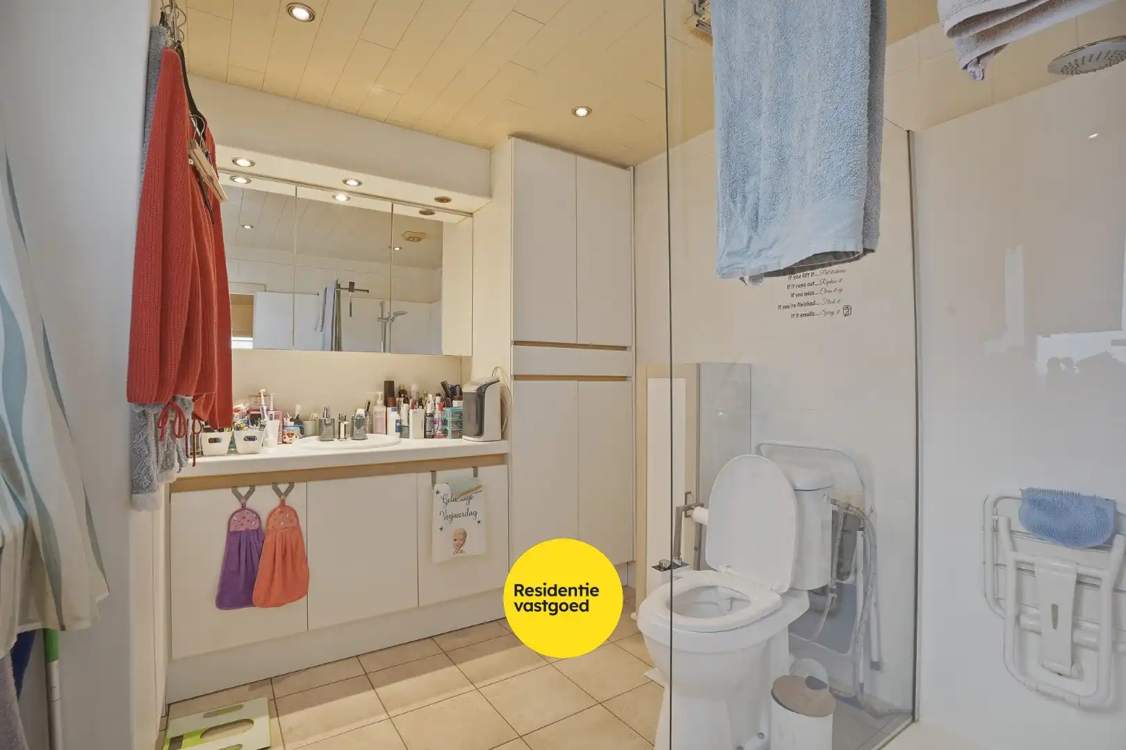 Goed onderhouden rijwoning nabij de Groene Kouter in Zwevegem foto 8