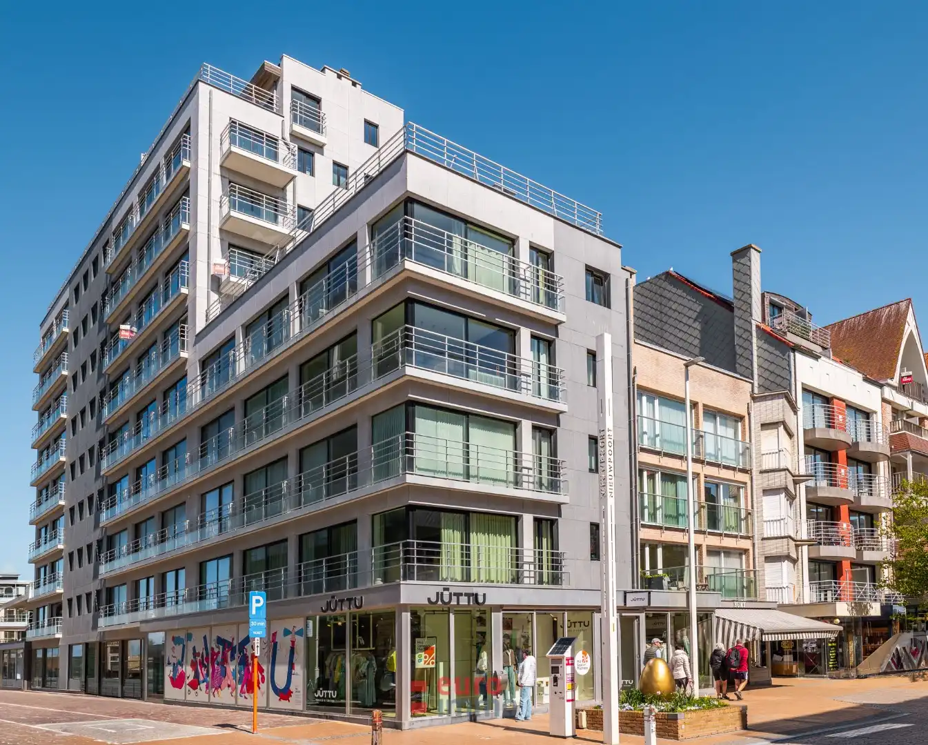 Super gelegen appartement met zijdelings zeezicht! foto {{pictureIndex}}