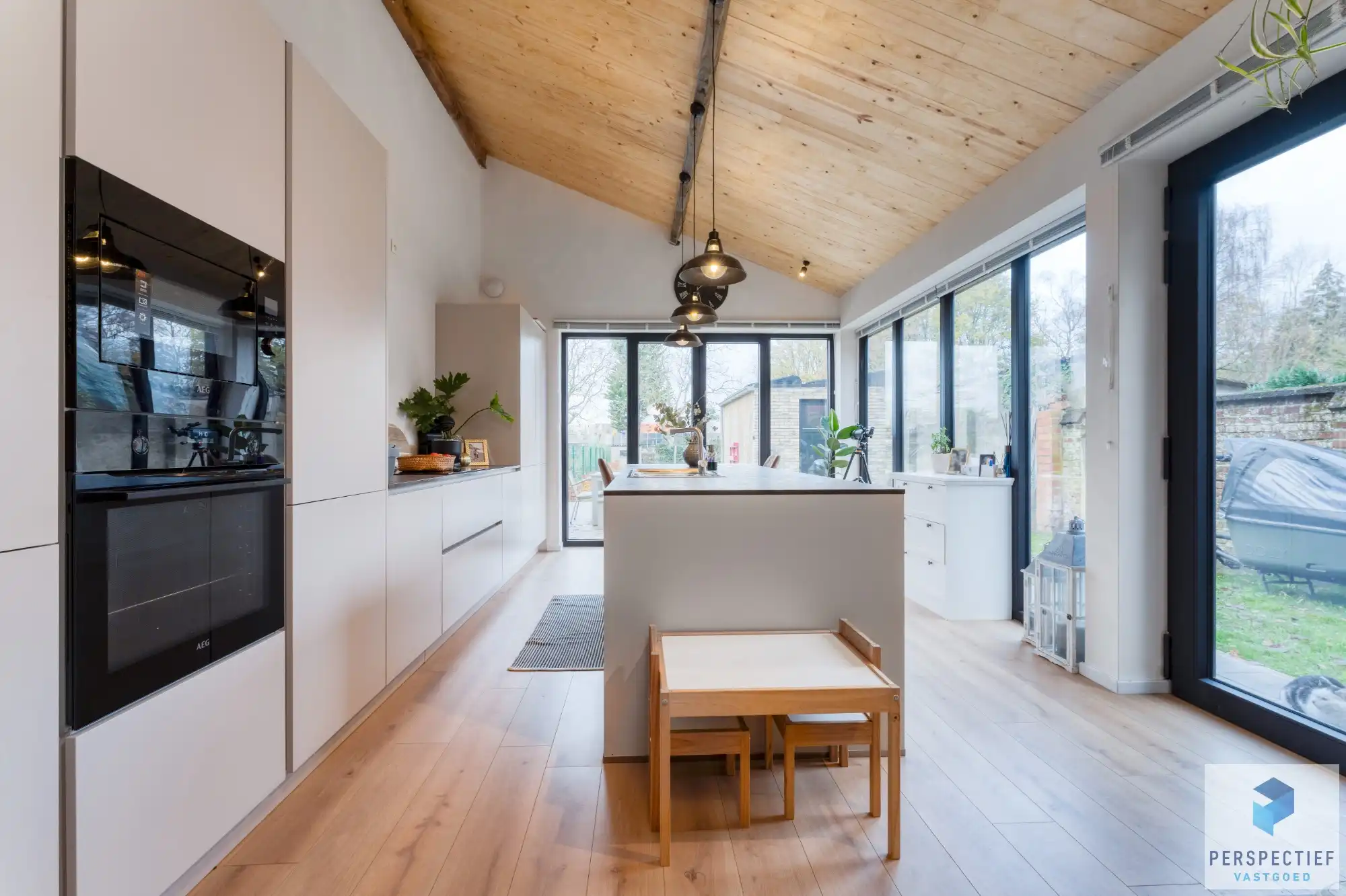 Uiterst GOED gelegen VERNIEUWDE woning met GROTE tuin foto 14