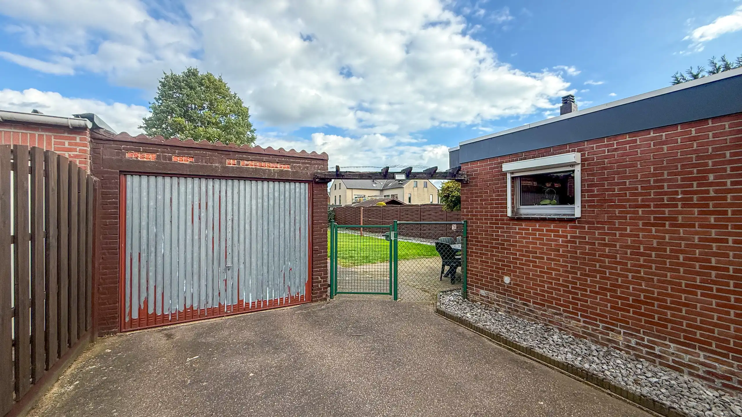 Instapklare woning met 3 slaapkamers op toplocatie! foto 8