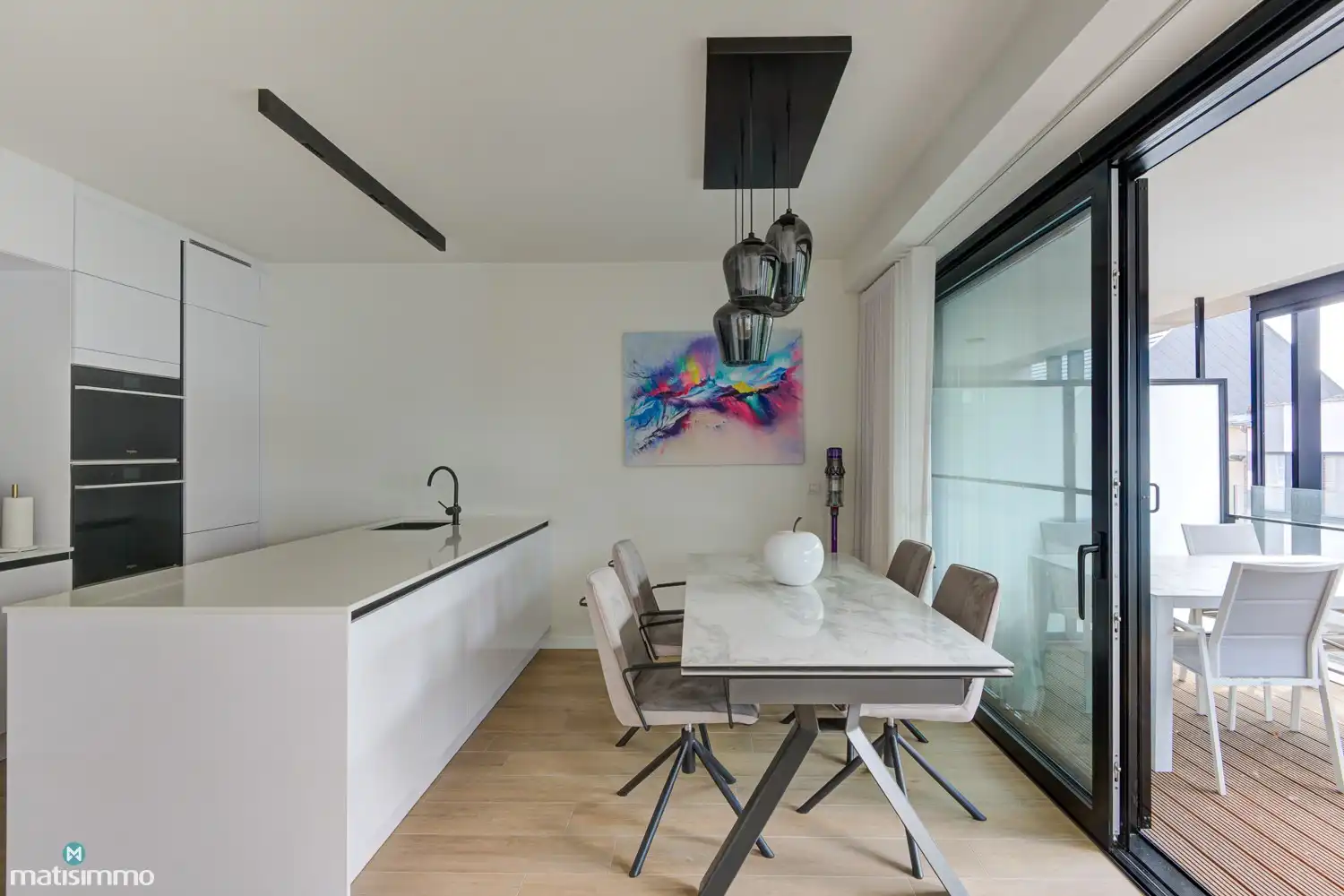 LUXUEUS AFGEWERKT APPARTEMENT MET 2 SLAAPKAMERS, OVERDEKT TERRAS, KELDERBERGING EN OPTIONELE ONDERGRONDSE AUTOSTAANPLAATS IN BILZEN-CENTRUM foto 6