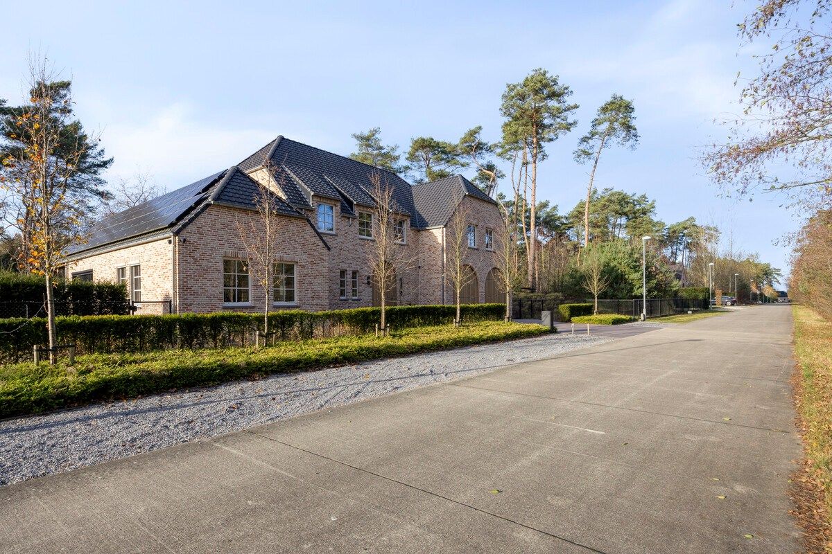 Ruim ingedeelde en kwalitatief afgewerkte villa op een mooi perceel met naastgelegen bouwgrond. foto 42