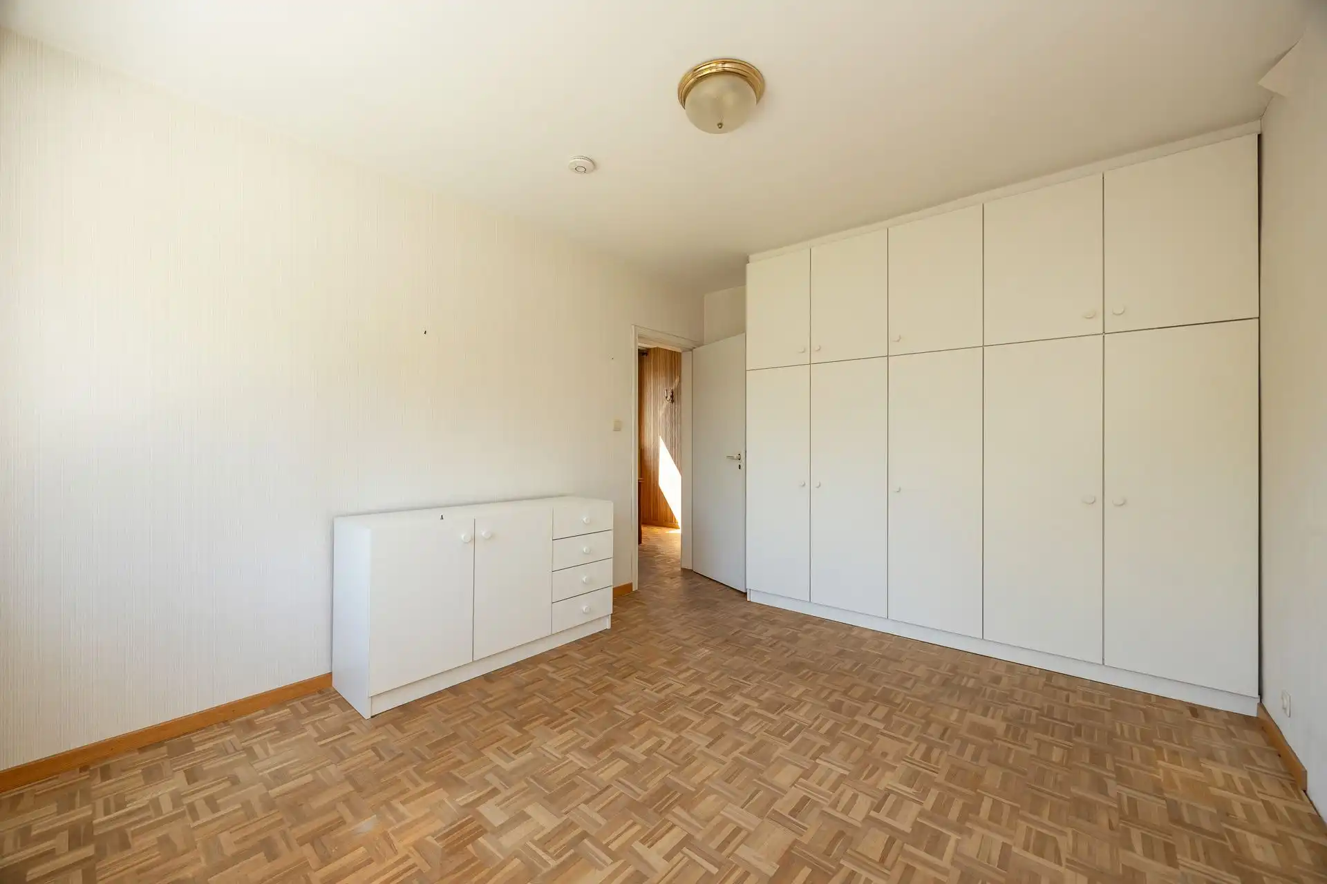 Ruime halfopen bebouwing met garage en zonnige tuin foto 14