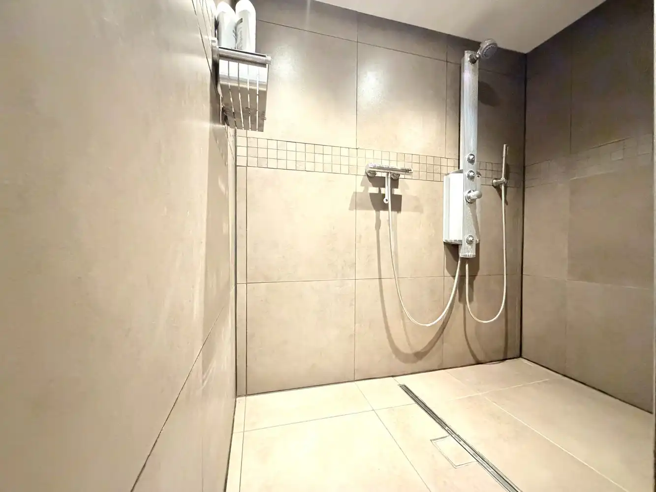 Instapklare woning met  ruime garage en landelijk uitzicht in Vladslo foto 12