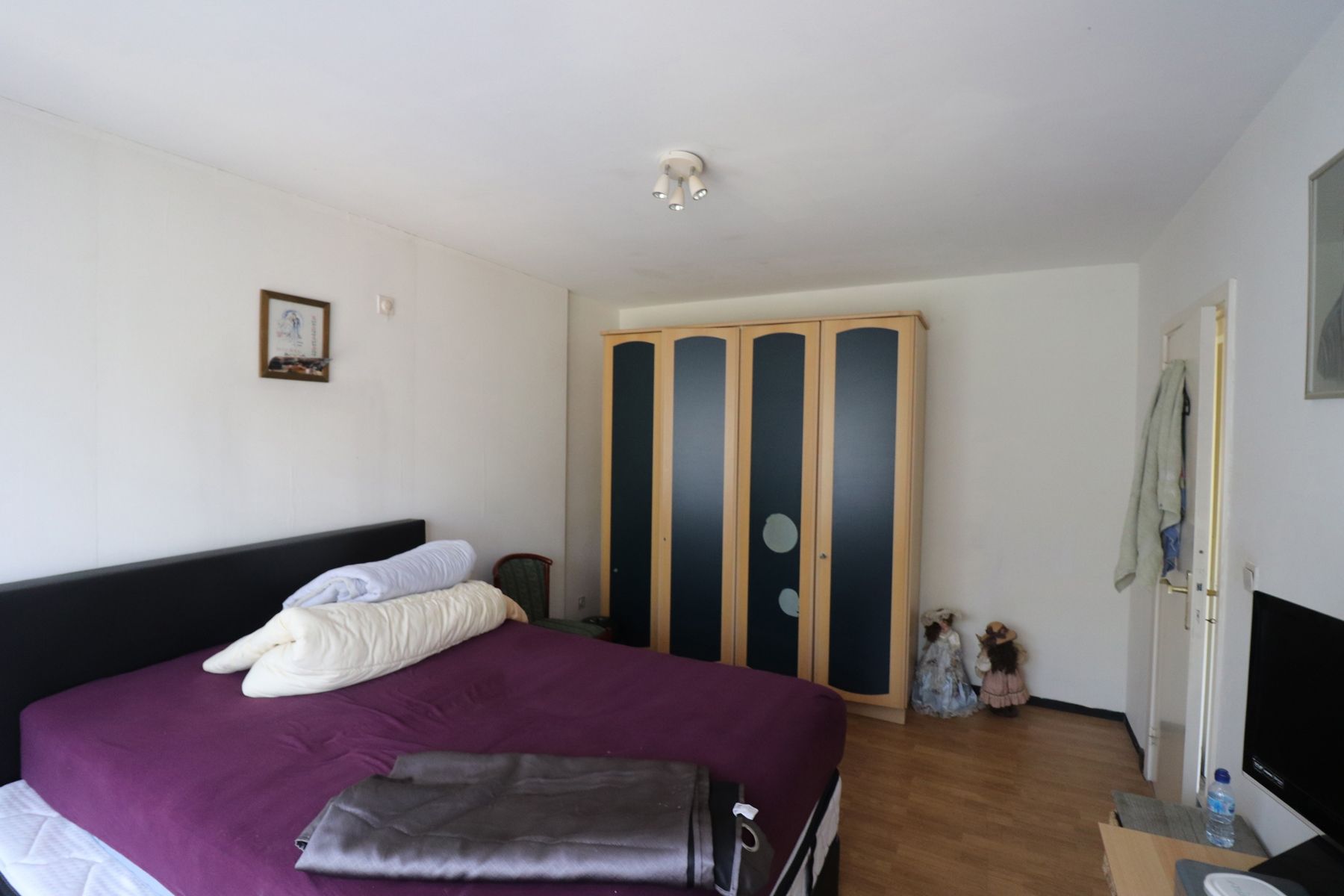 Een appartement op de 1ste verdieping met 2 slaapkamers, garage en tuin.  foto 8