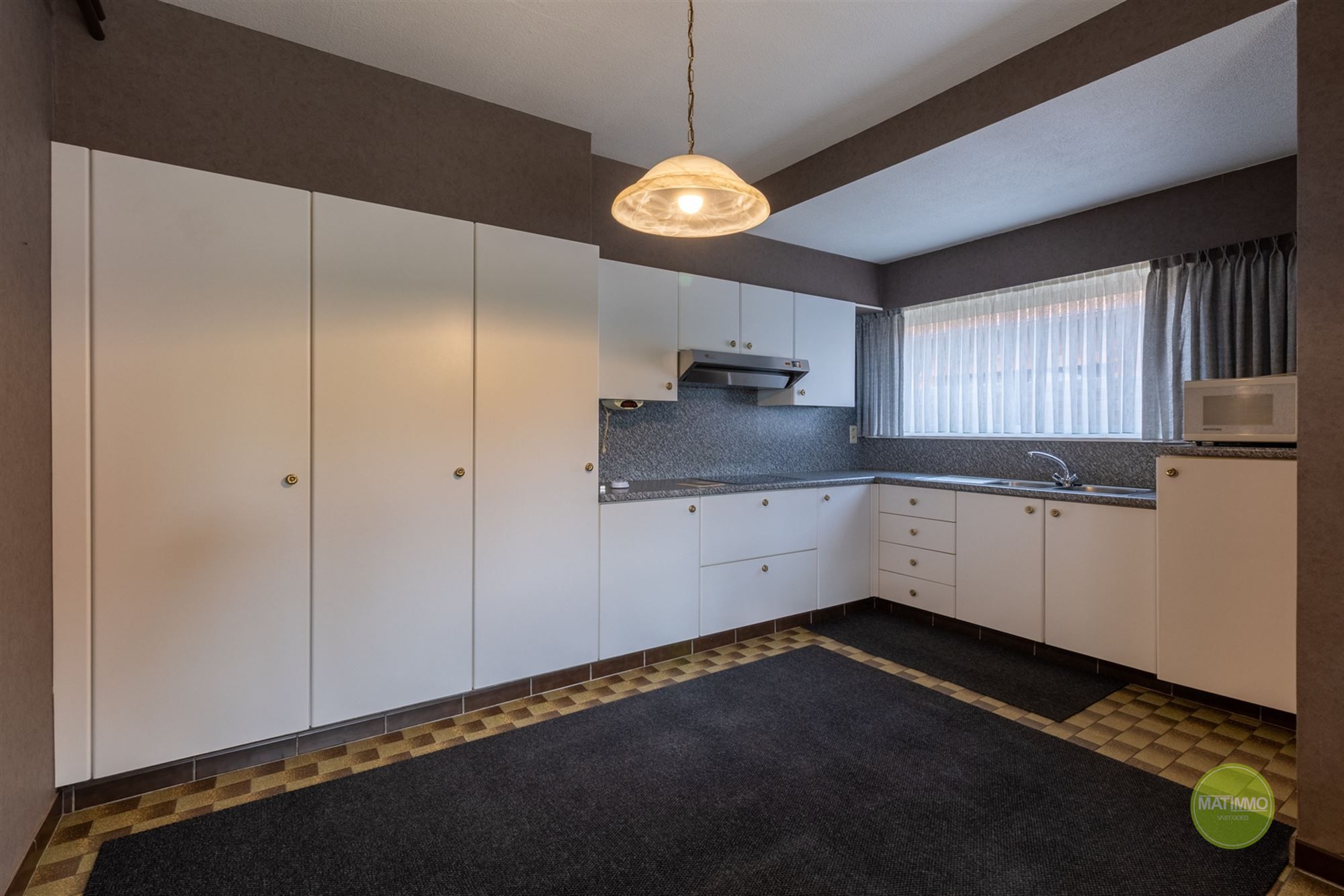 Te renoveren gezinswoning met werkhuis in Arendonk foto 7