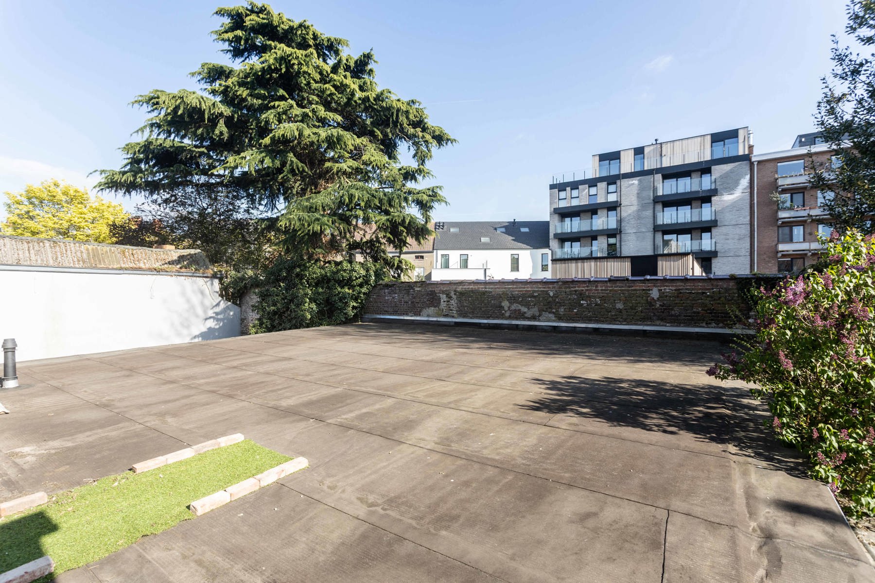 Volledig vernieuwd appartement met terras van 59m2! foto 25