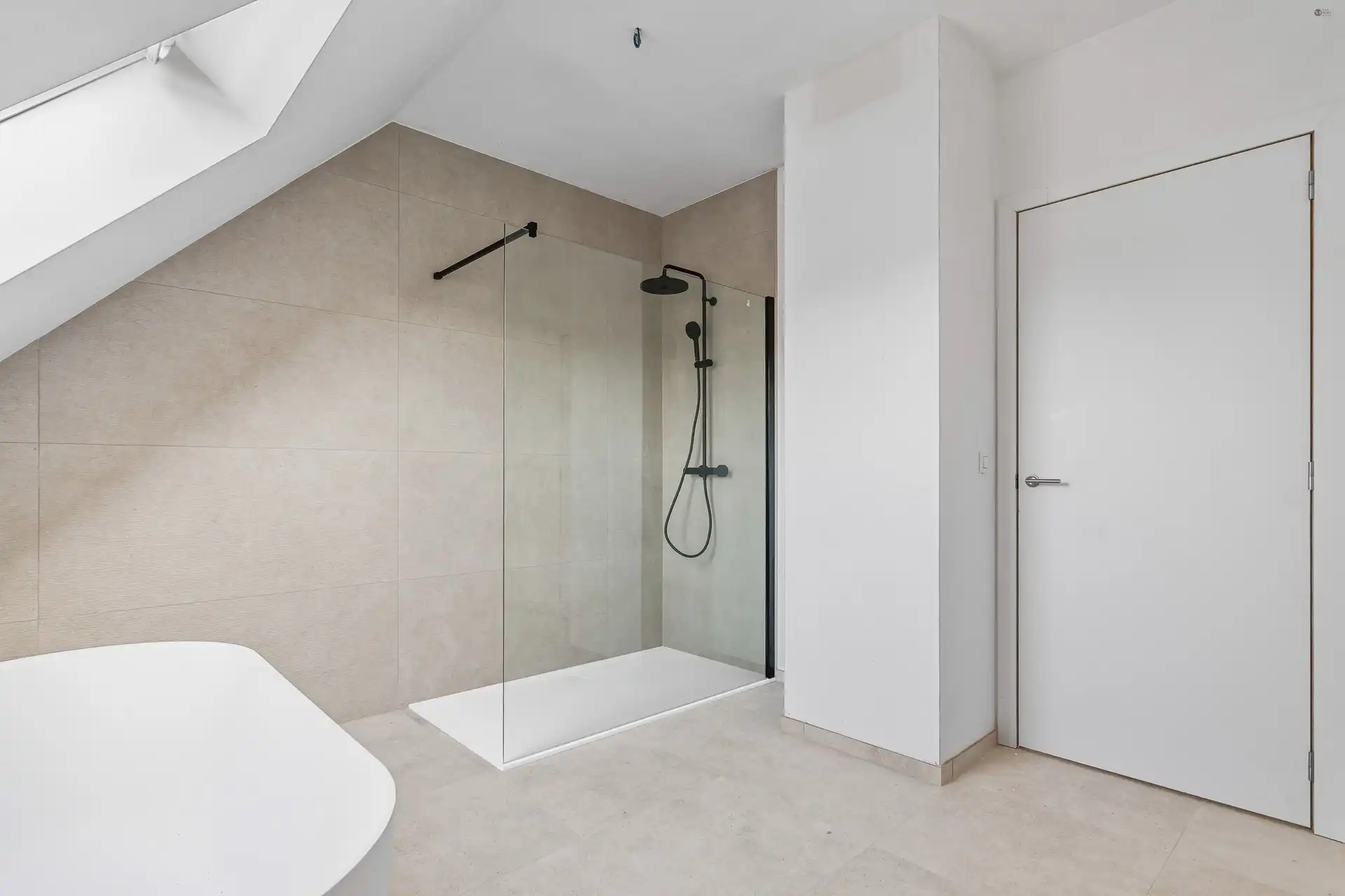 Ruim dakappartement met prachtig zicht op groen foto 14