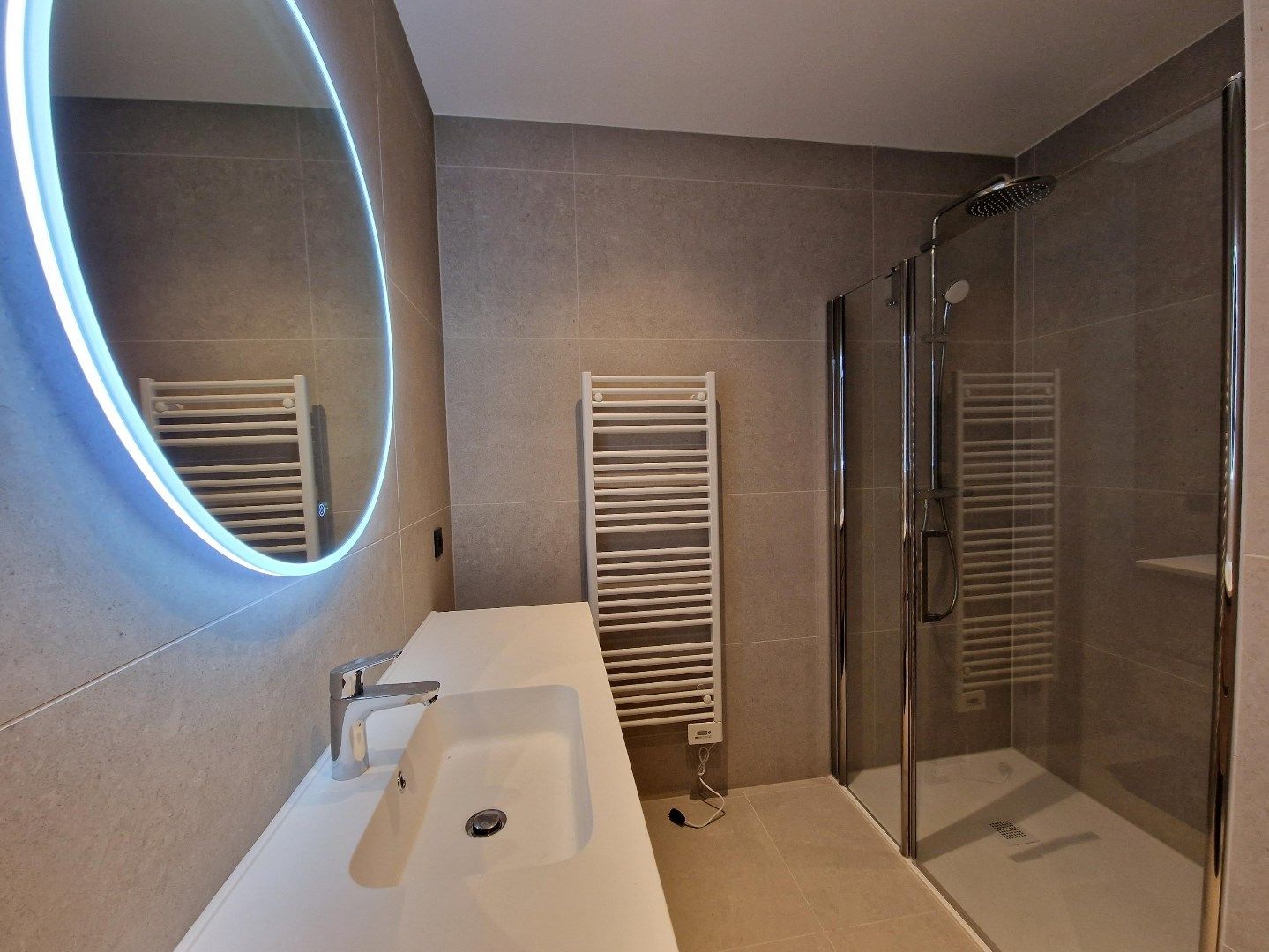 Zeer energiezuinig, lichtrijk en splinternieuw app met 2 slpks. foto 9