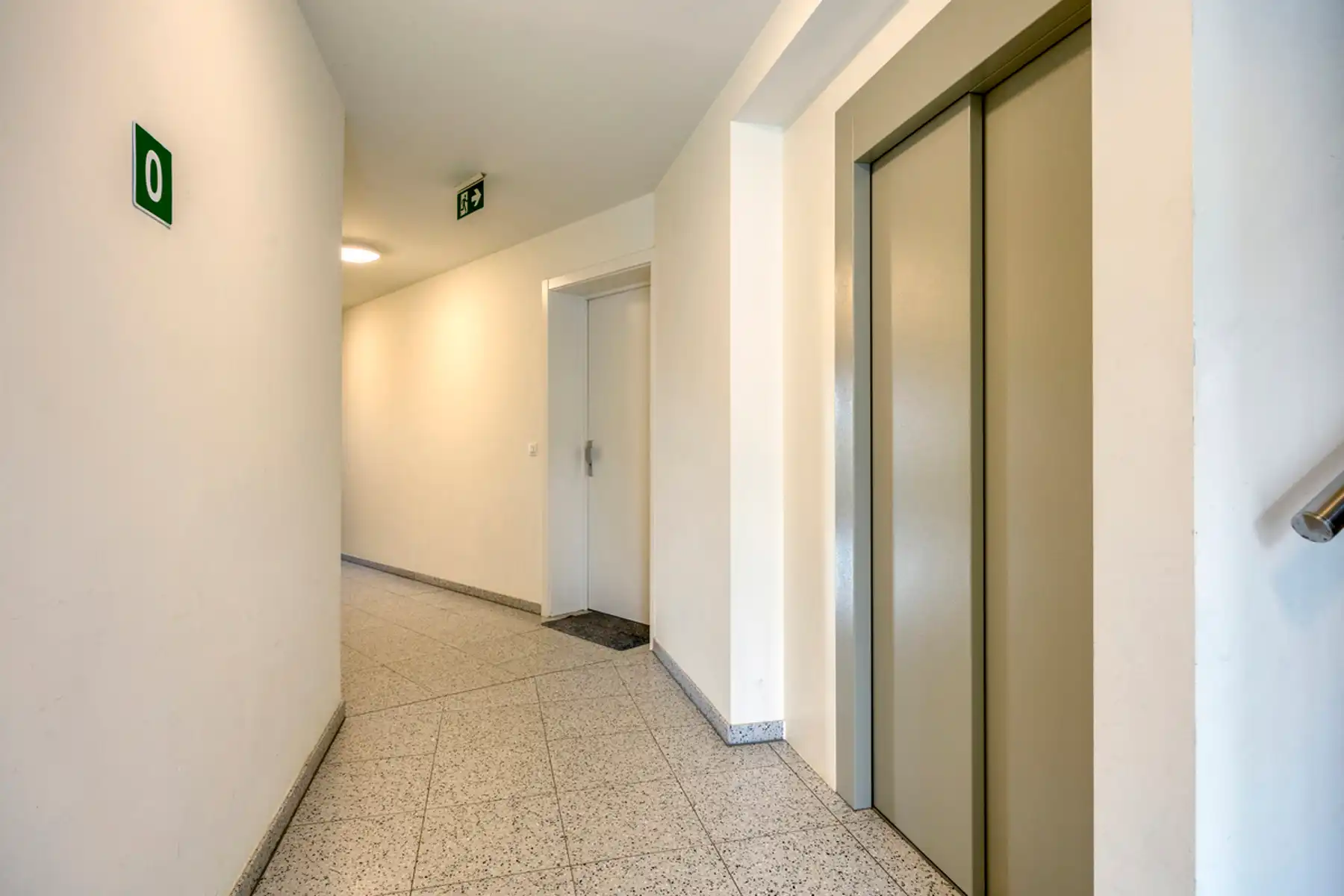Uitzonderlijk ruim appartement met garage en staanplaats foto 3