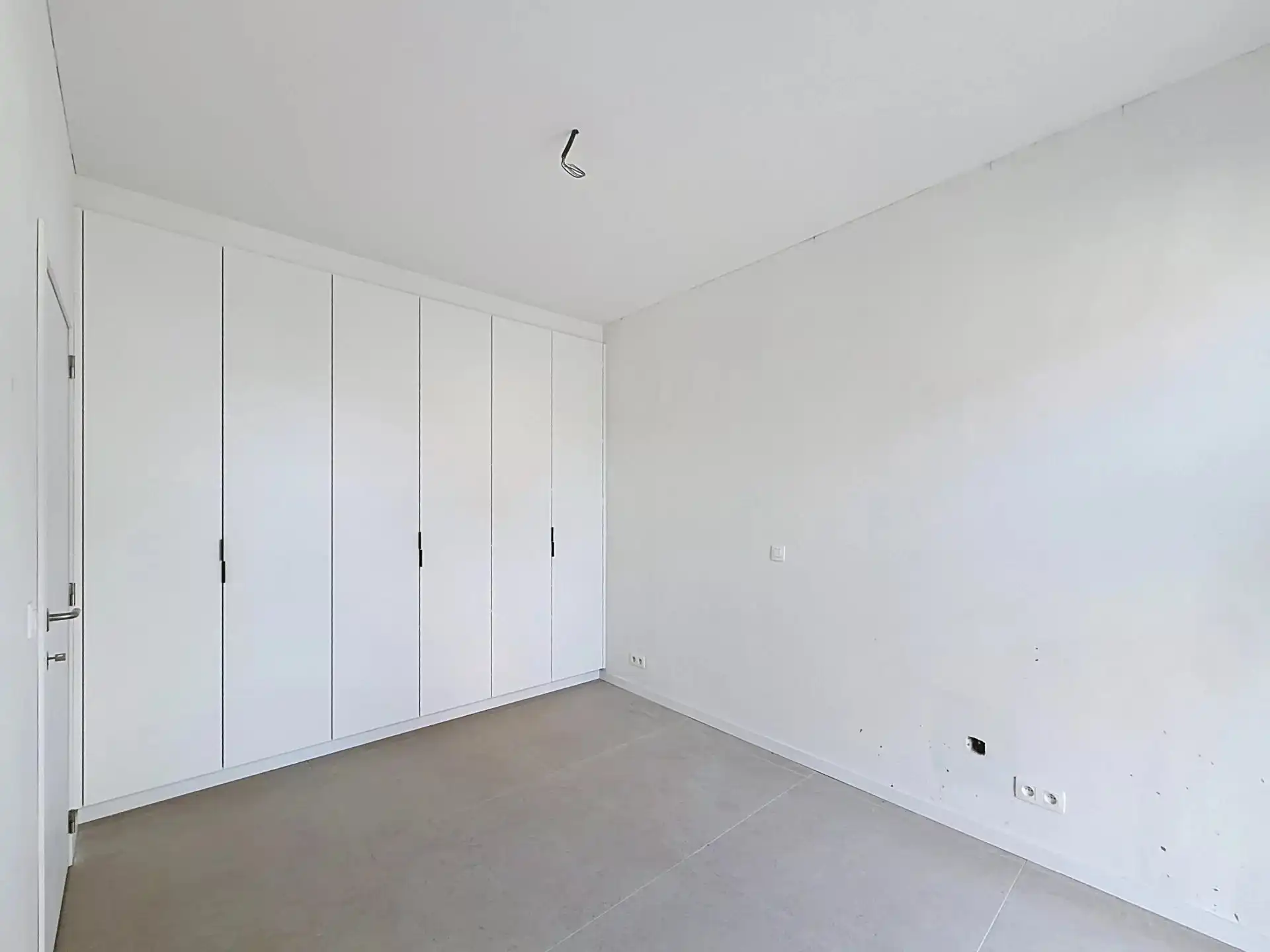 Luxueus en modern afgewerkt gelijkvloers appartement met tuin en 1 slaapkamer. foto 20