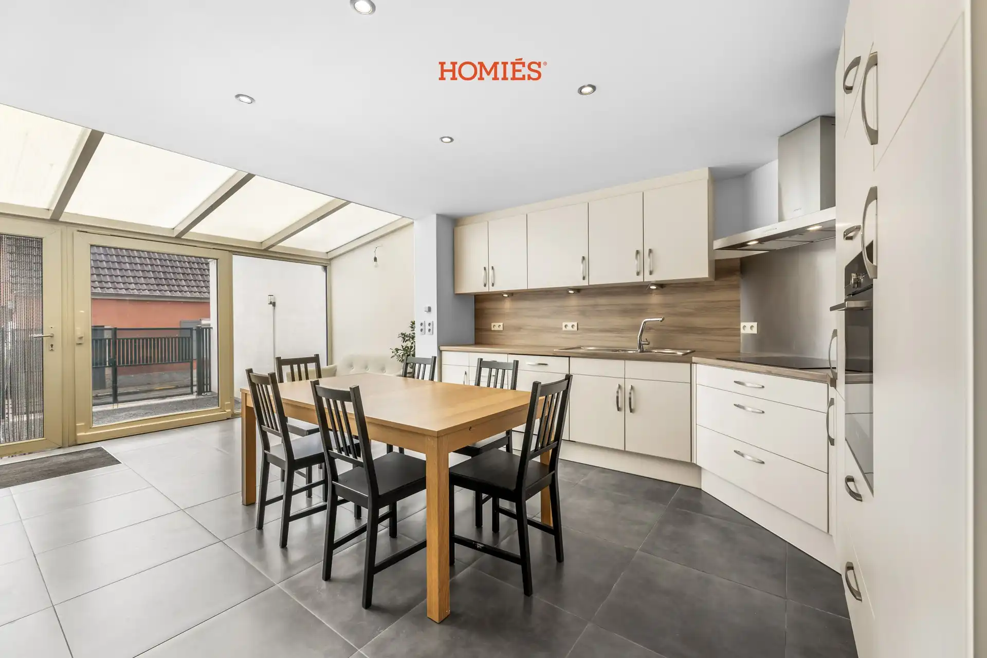 Gerenoveerde centrumwoning met 5 slaapkamers en staanplaats! foto 5