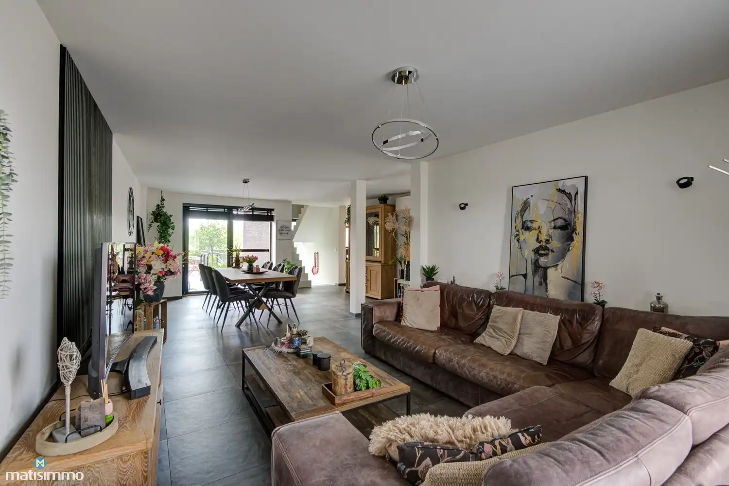 RIANT DUPLEXAPPARTEMENT MET 3 SLAAPKAMERS, TERRAS EN 2 AUTOSTAANPLAATSEN NABIJ HET CENTRUM VAN TONGEREN foto 10