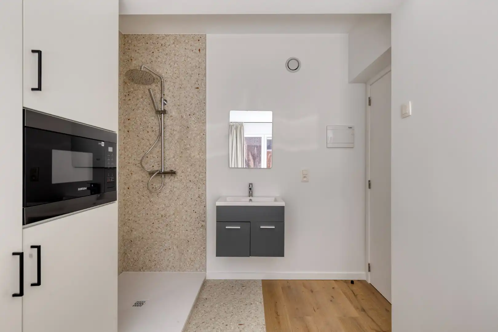 Volledig gerenoveerde studentenkamer in residentie met 15 studentenkamers en een 1slaapkamer appartement in hartje Leuven - EPC label A! foto 6