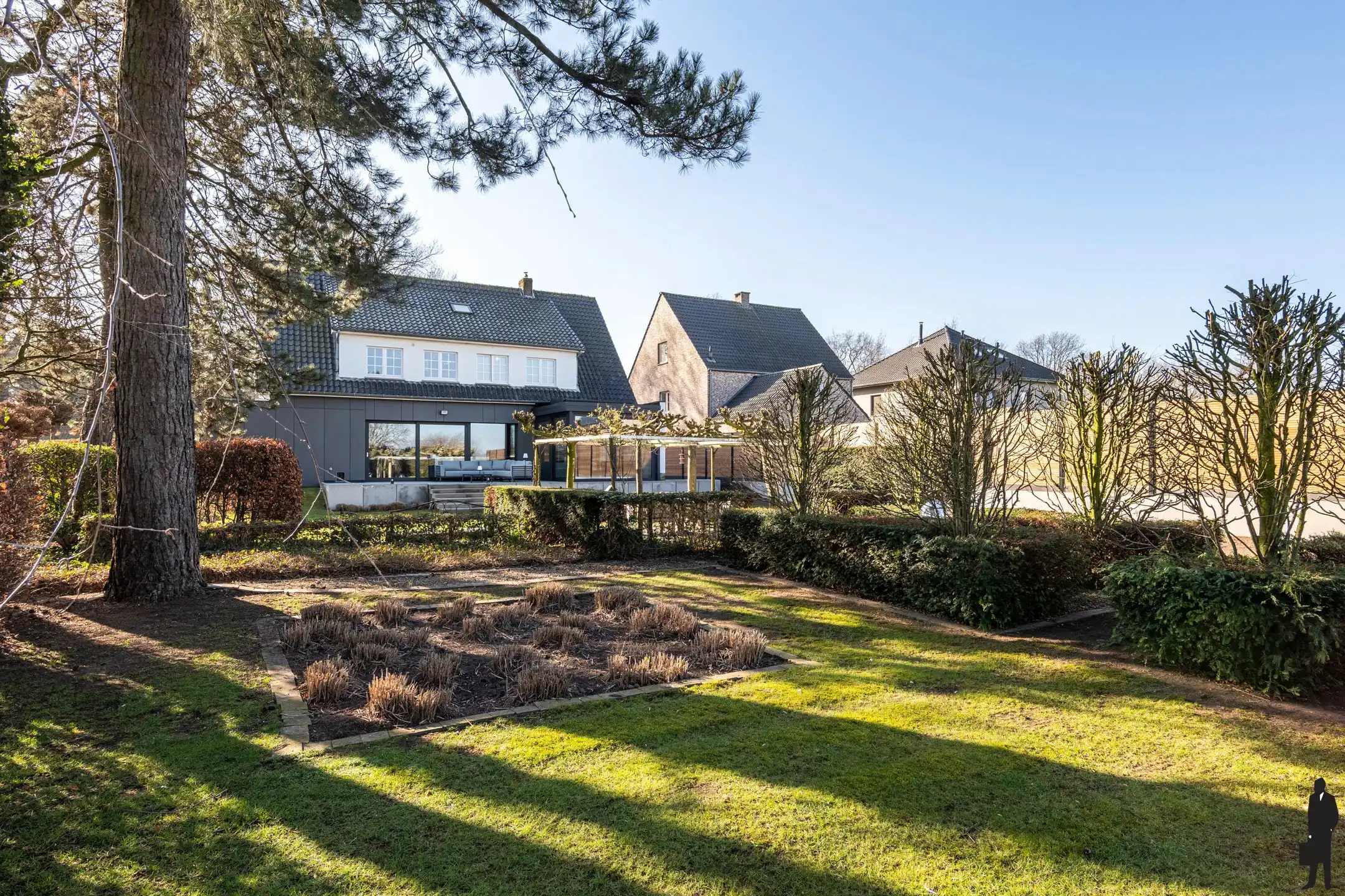 Charmante gerenoveerde villa op perceel van 1.389 m² foto 18