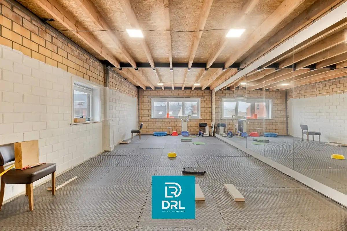 Uniek handelshuis met instapklare woning en binnenzwembad foto 9