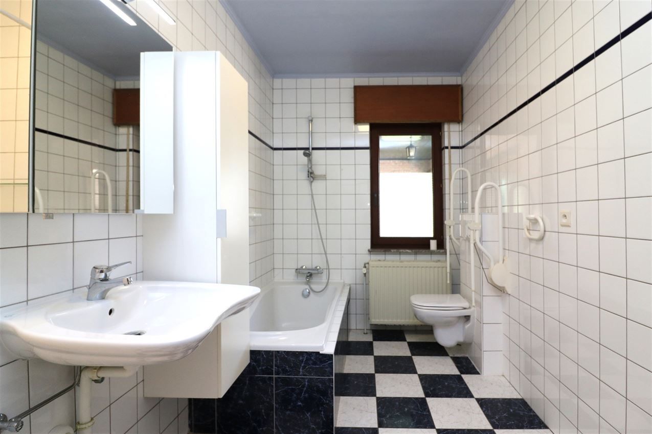Label c, mooi gelegen landhuis, zonnige leefruimte foto 22