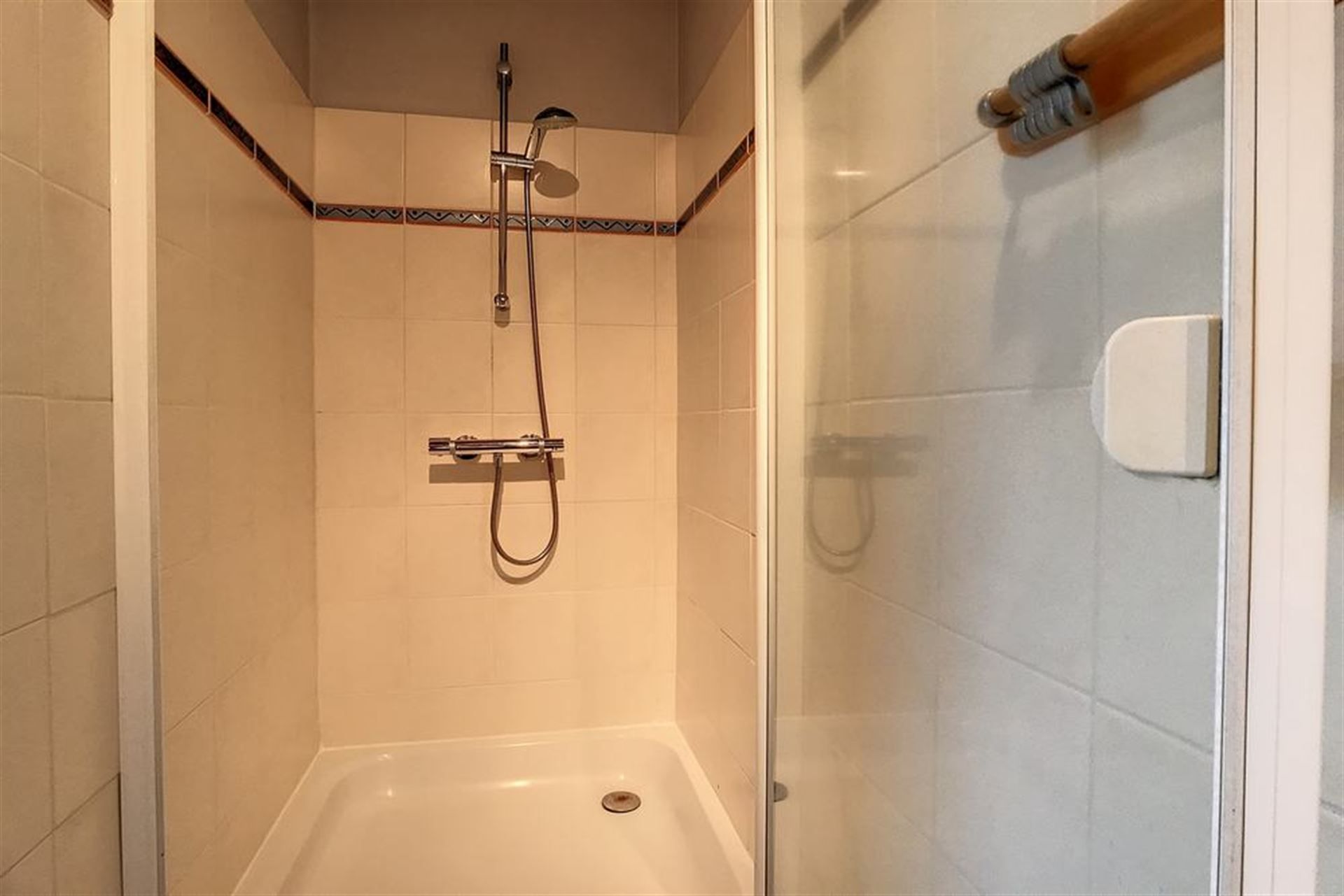 Mooie alleenstaande villa foto 6