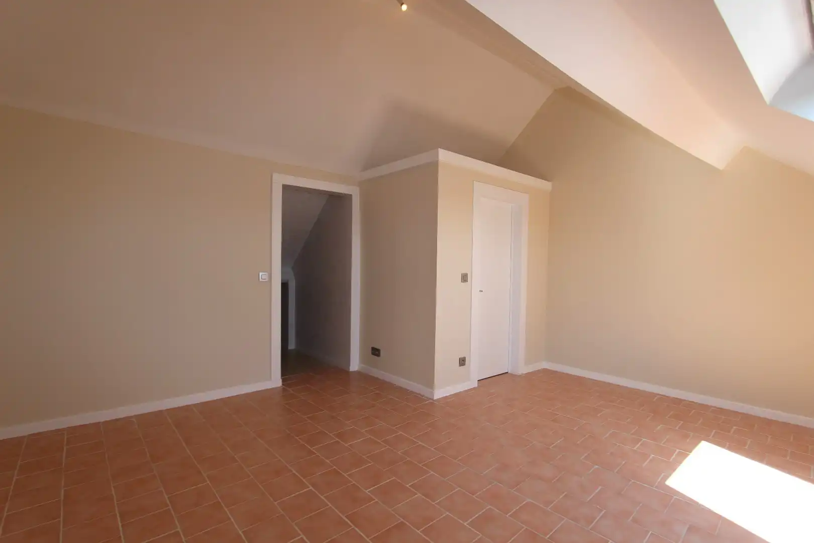 MOOI VERNIEUWDE WONING MET TUIN foto 19