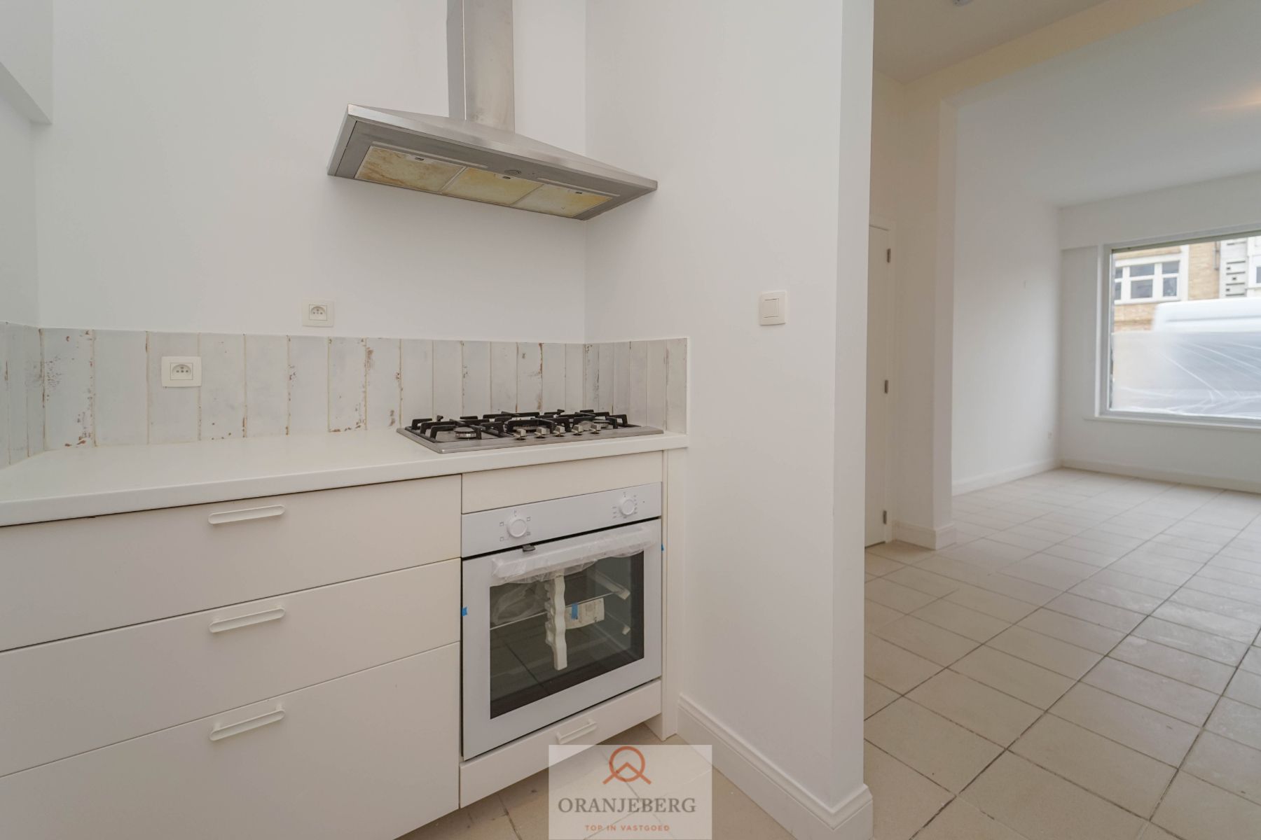 Appartement op het gelijkvloers met koertje (18 m²) te Rooigemlaan ! foto 2