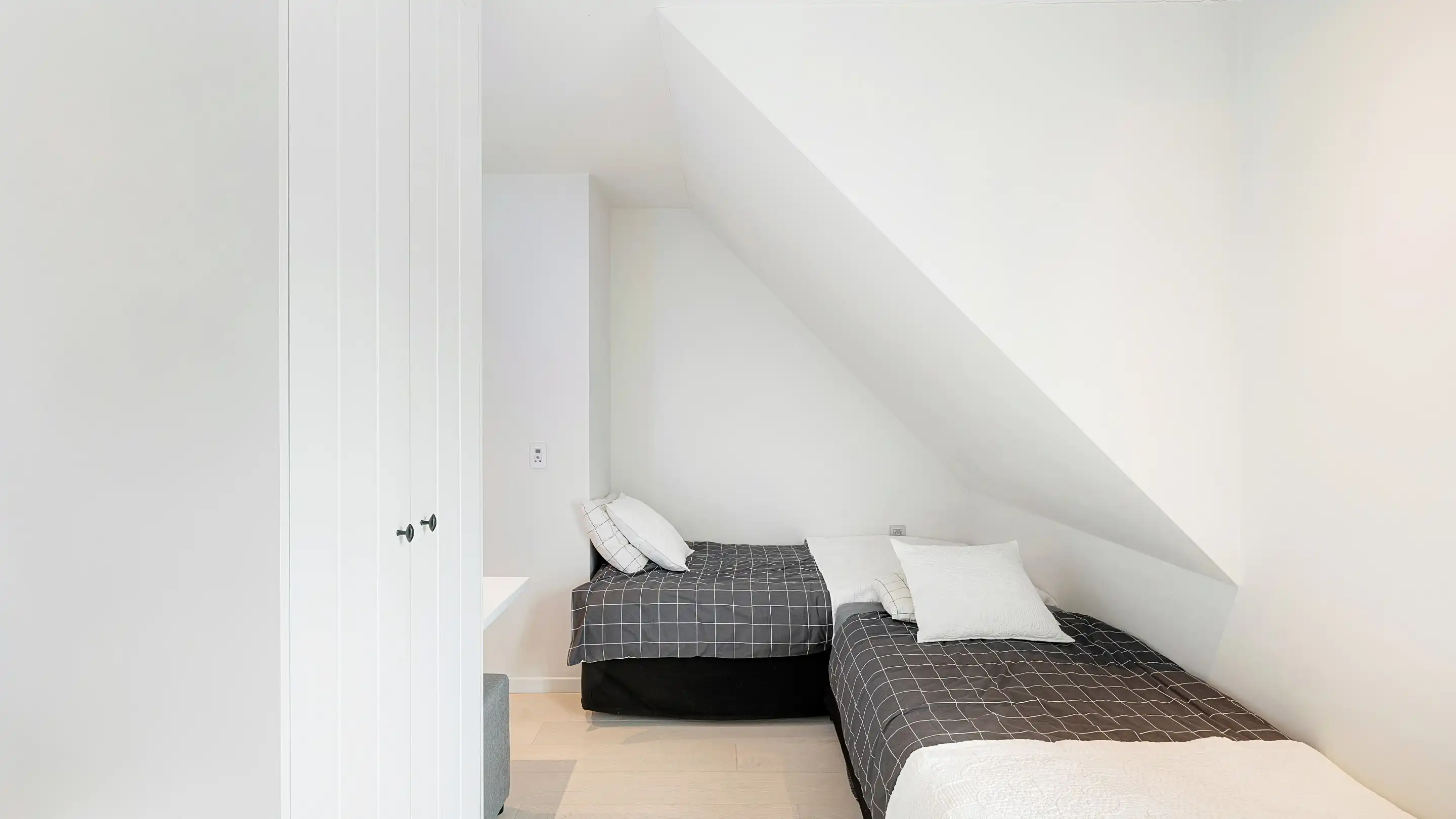 Zeer recent en mooi  duplex dakapp. in perfecte staat  met groot zuidgericht terras dichtbij de Lippenslaan. foto 17