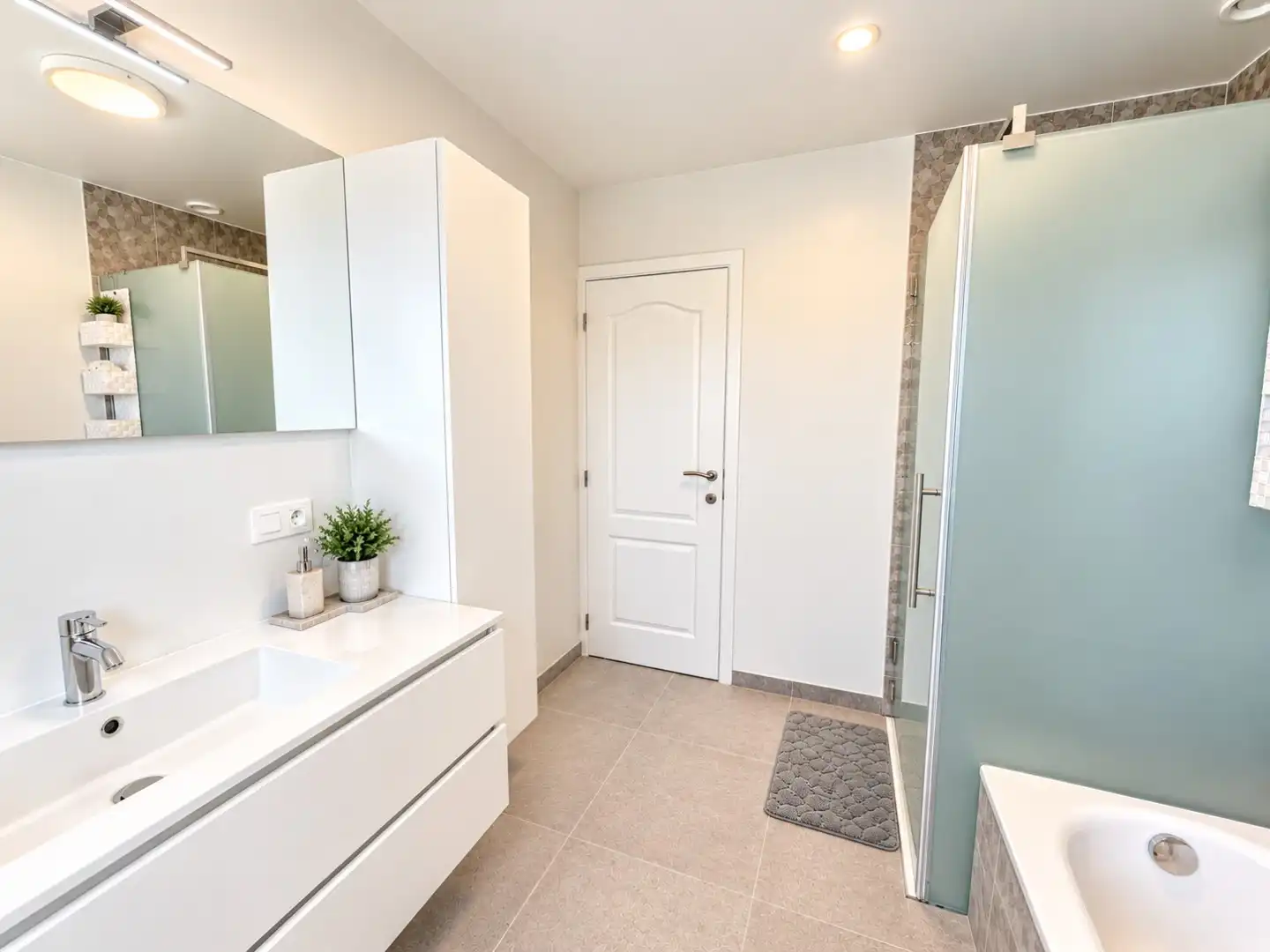 Moderne gezinswoning met drie slaapkamers en energiezuinige afwerking foto 11