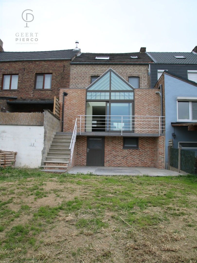Prachtig gerenoveerde rijwoning met 4 slaapkamers aan de rand van Landen foto 4