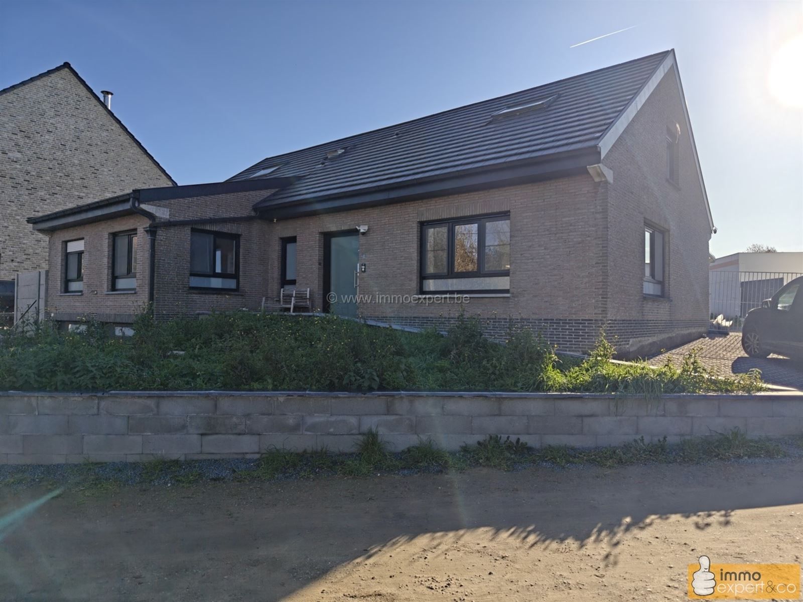 DILBEEK: Ruime gerenoveerde gezinswoning met 5 slpks en 2 badkamers foto 2