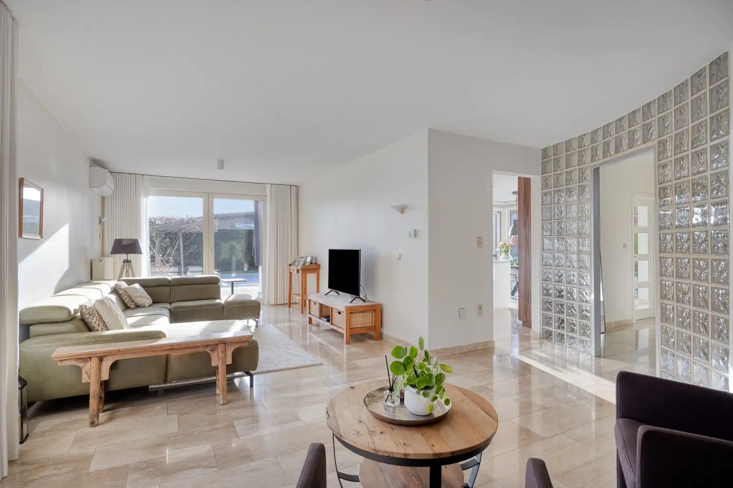 Ruime, energiezuinige gezinswoning met ingebouwd zwembad op toplocatie in Lanaken foto 15