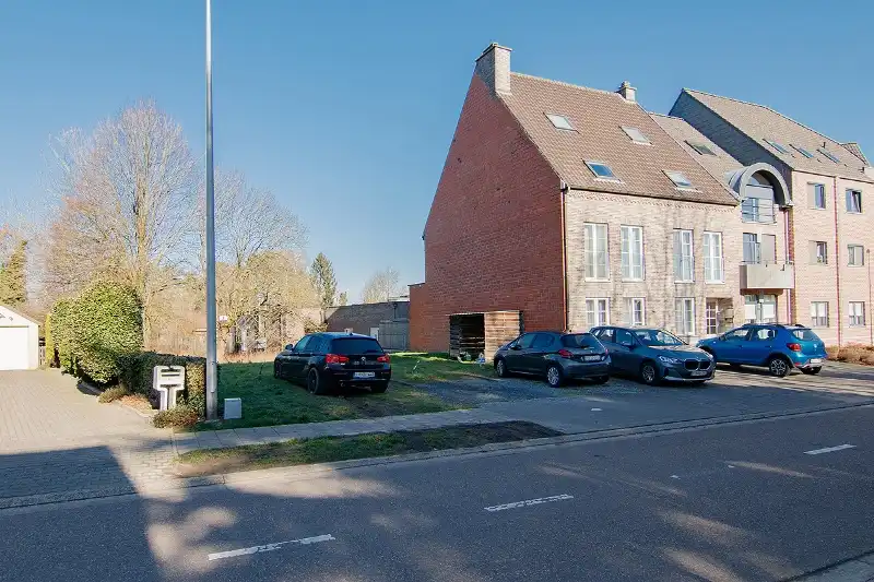 Rustig en toch centraal gelegen projectgrond voor appartementen of andere invulling op 4 aren 7 centiaren in het centrum van Diepenbeek! foto 2