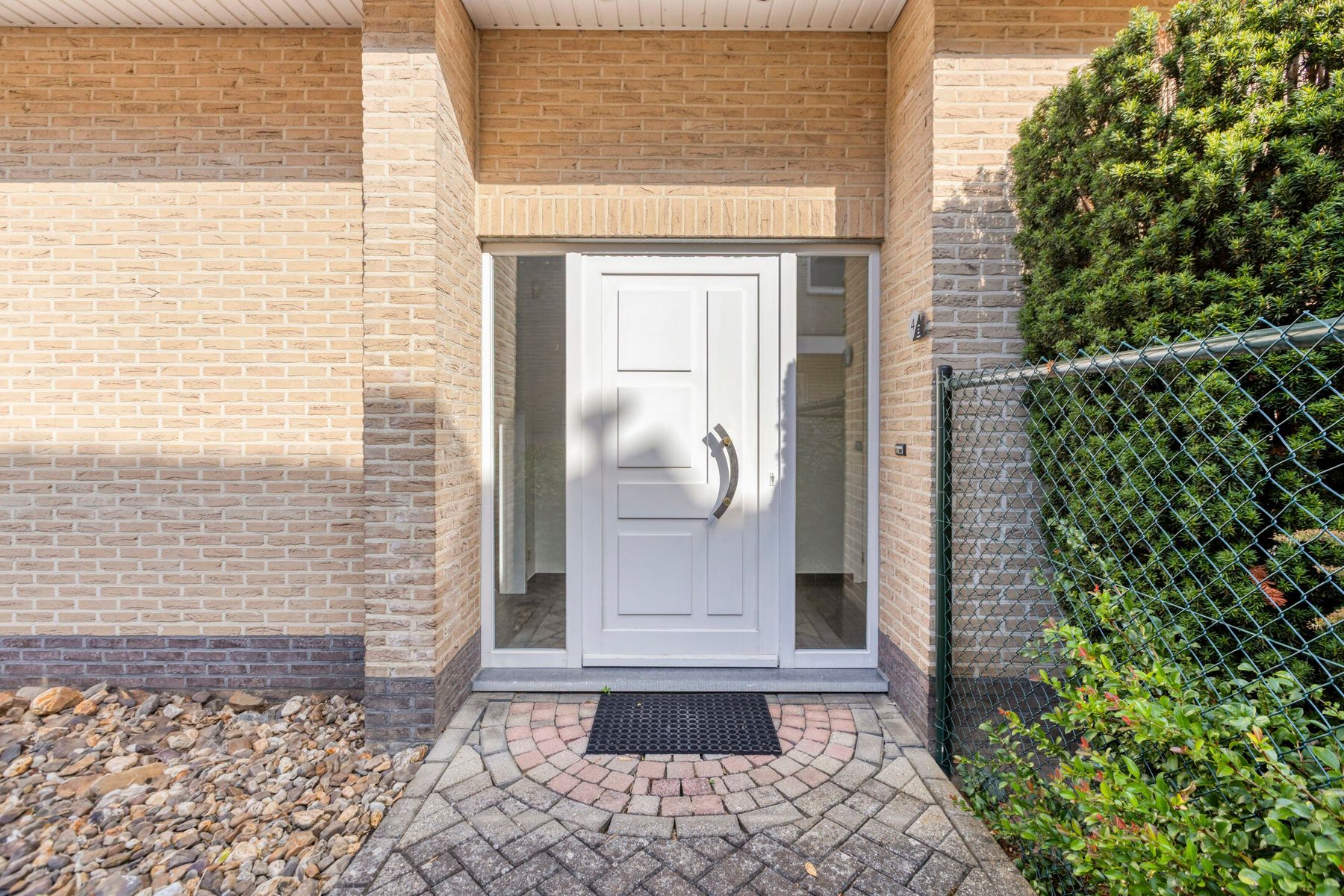 Lichtrijke woning met 3 slaapkamers in stadskern Maaseik.  foto 4