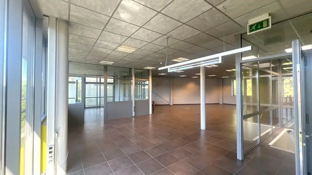 Bedrijfsgebouw met woning te koop vlakbij N60 in Gavere foto 7