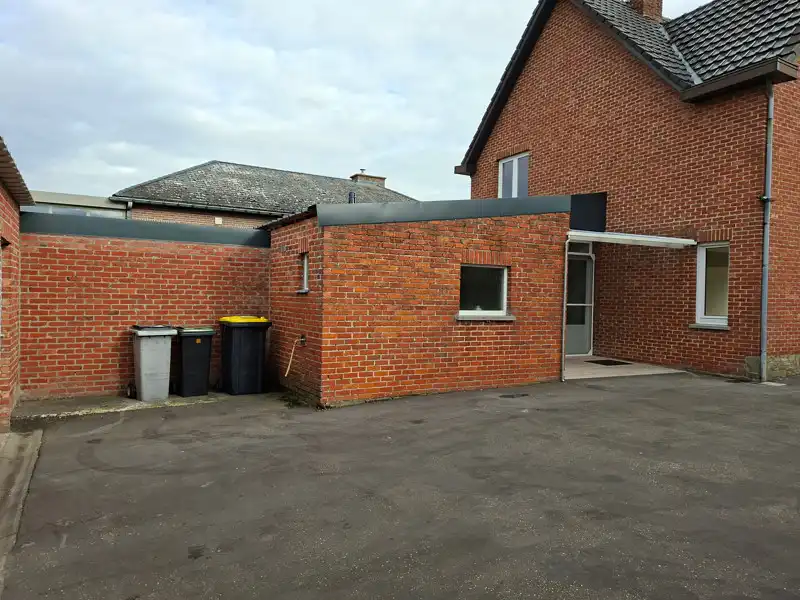 Smaakvol gerenoveerde woning met 3 slaapkamers en garage foto 33