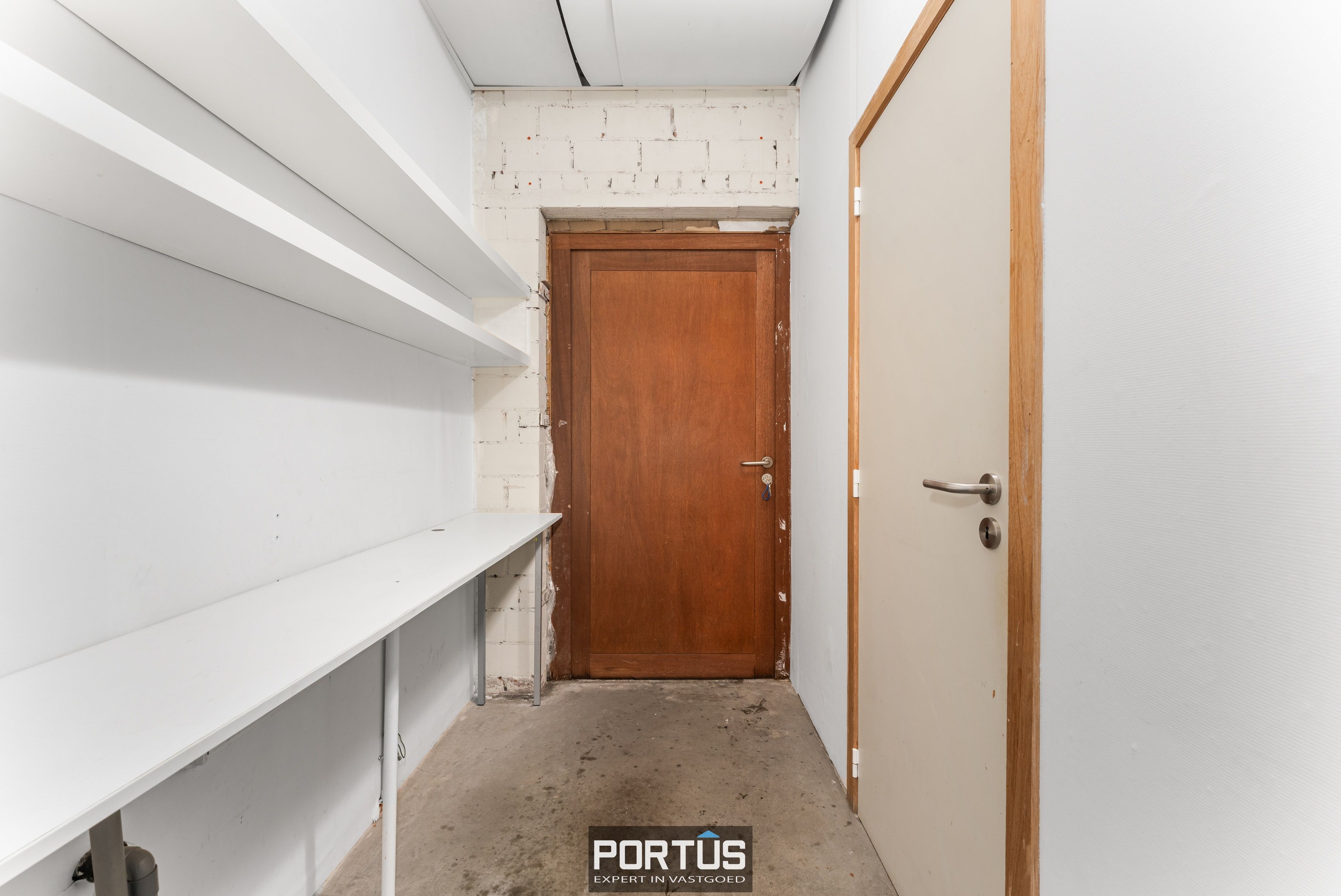 Commercieel gelegen handelspand te koop te Roeselare  foto 16