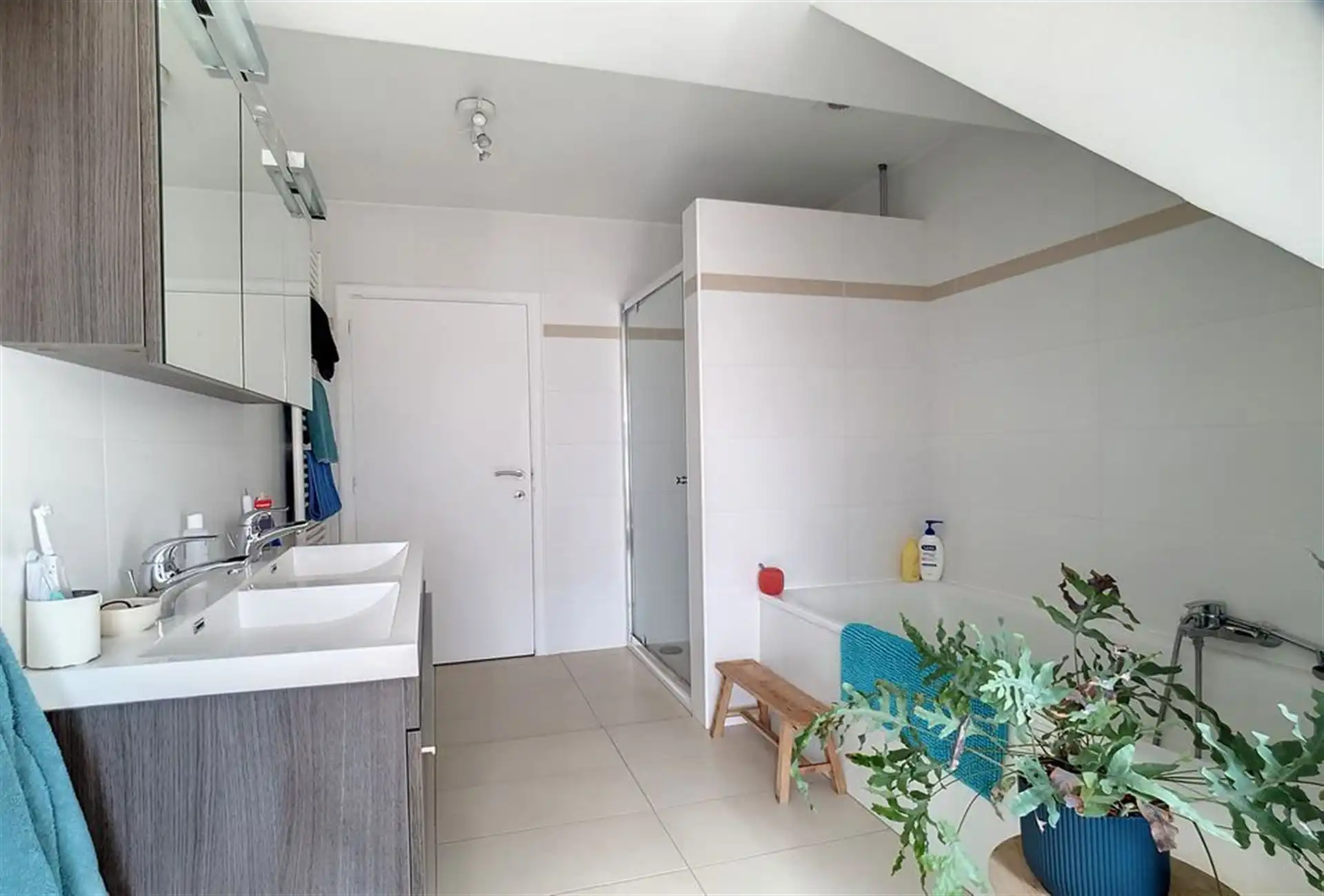 Residentieel gelegen villa foto 25