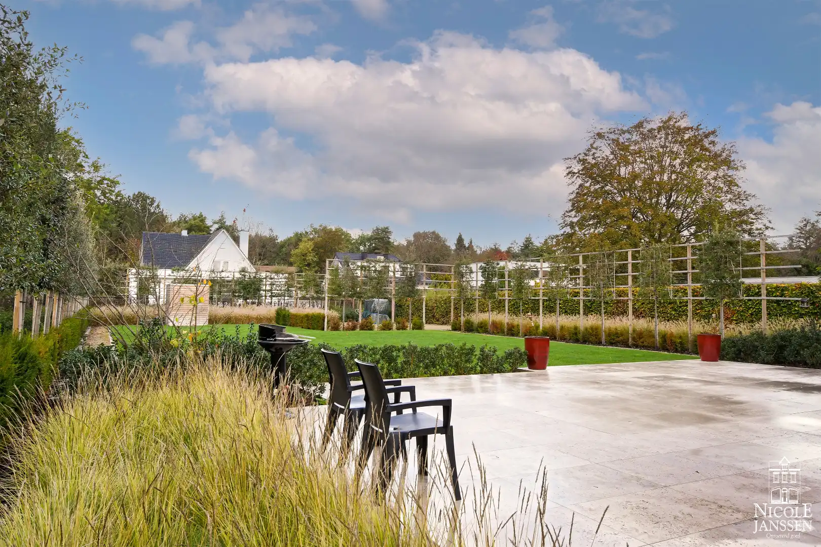 Schitterend landhuis in pastoriestijl met prachtige tuin op een rustige locatie foto 30